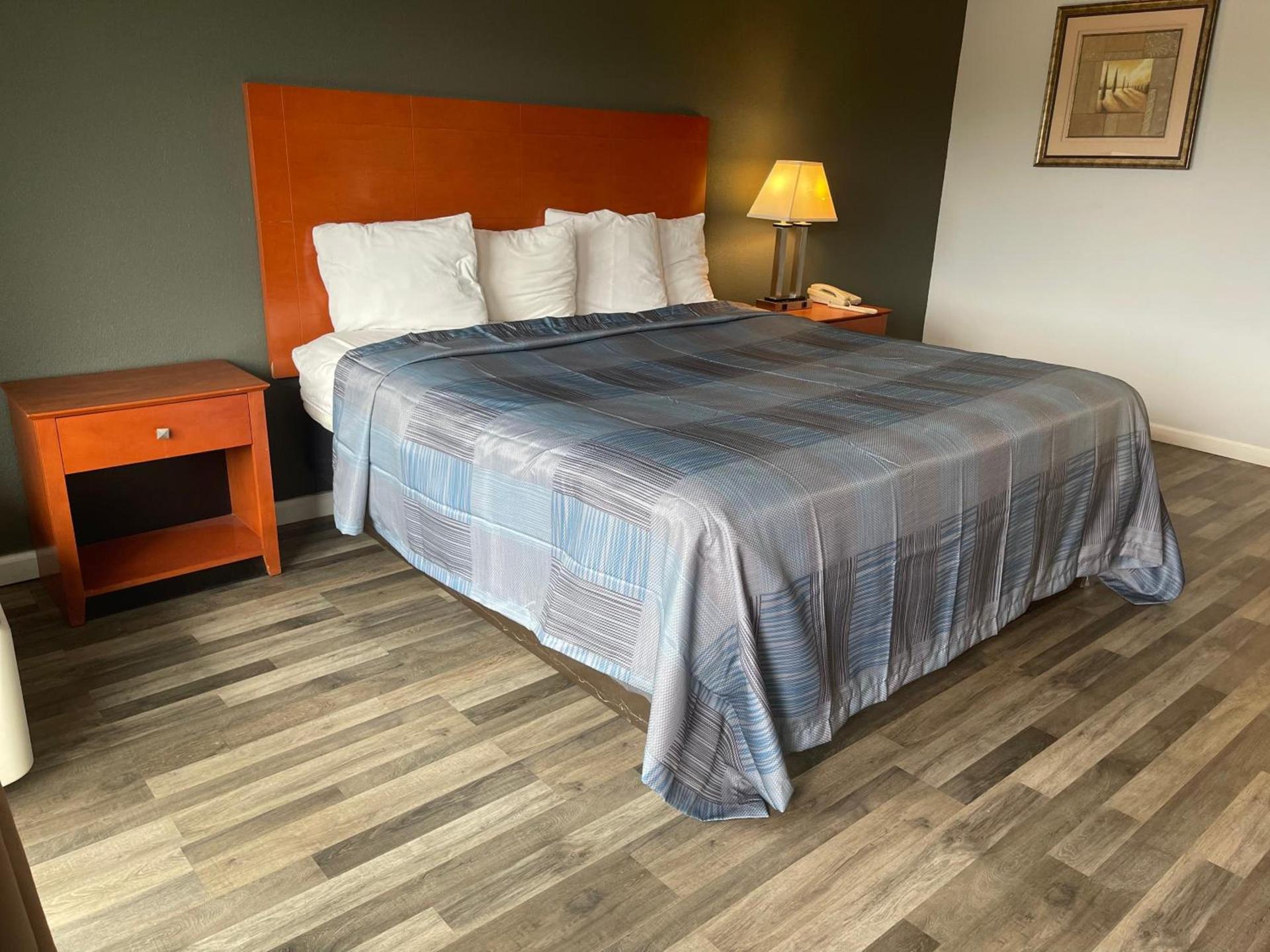 Wilkes-Barre Inn & Suites photo 29