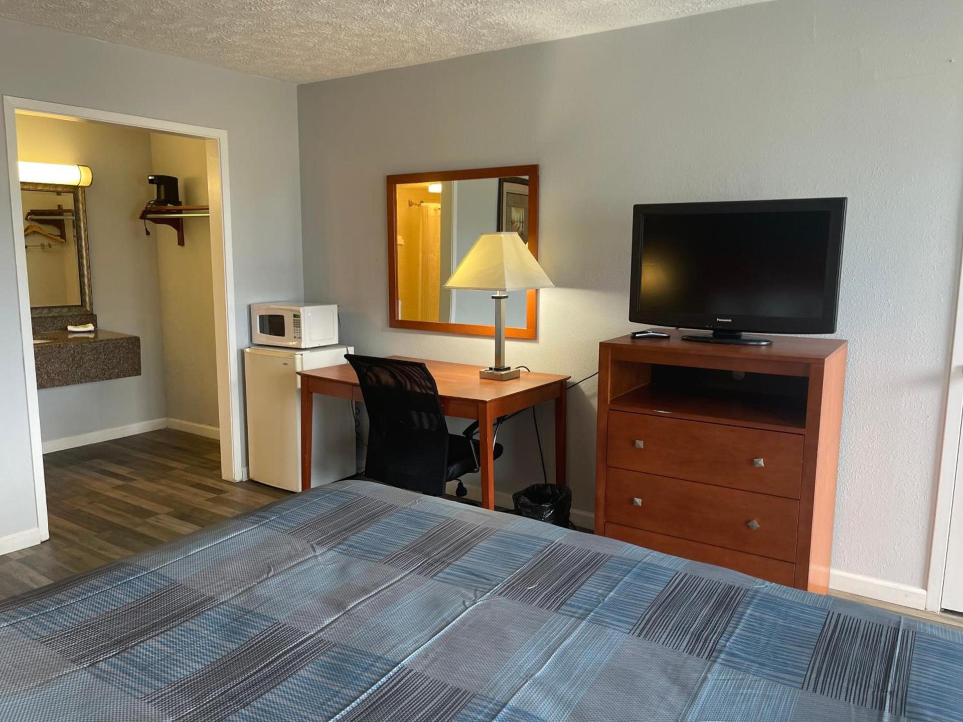 Wilkes-Barre Inn & Suites photo 28