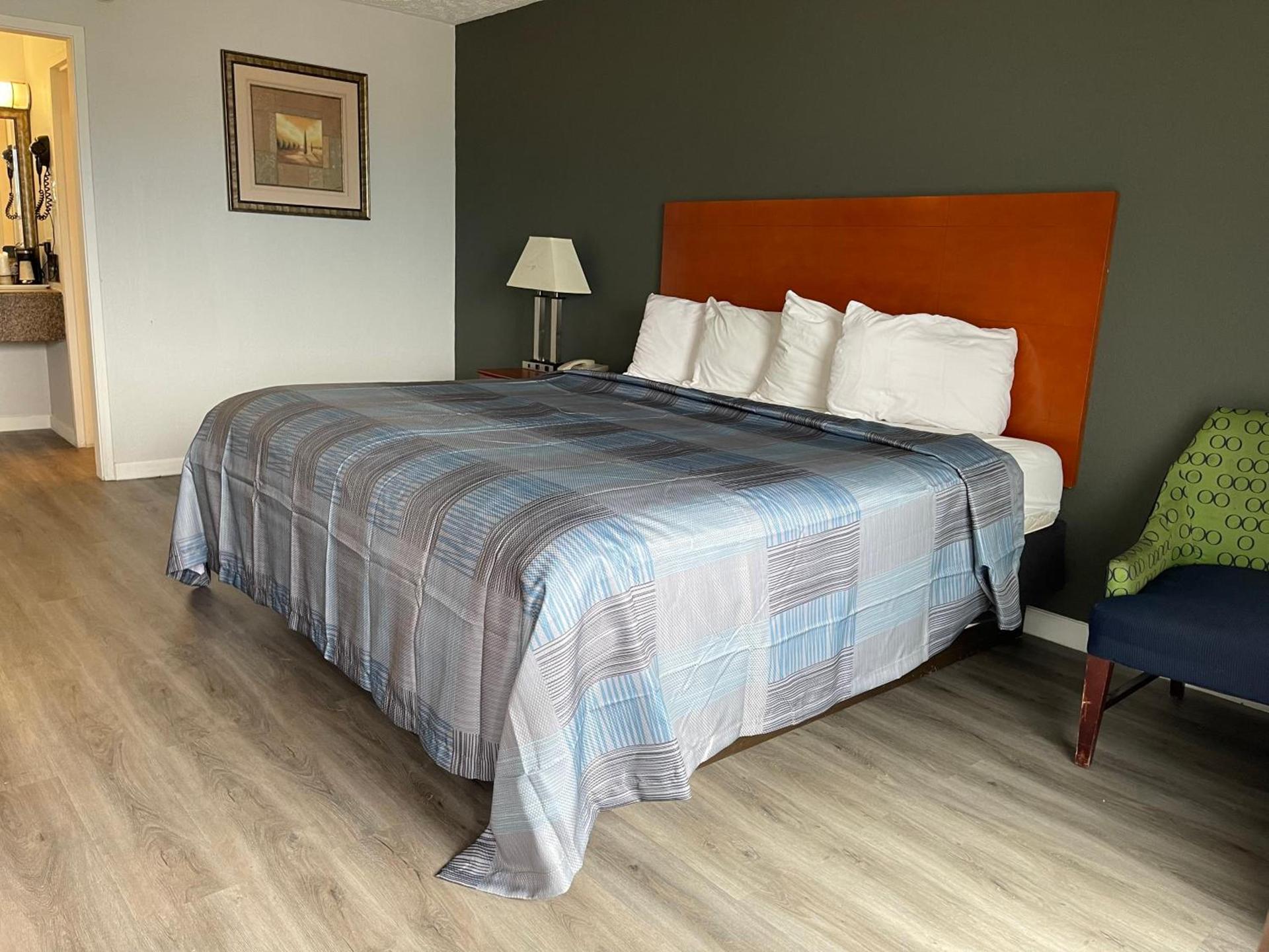 Wilkes-Barre Inn & Suites photo 26