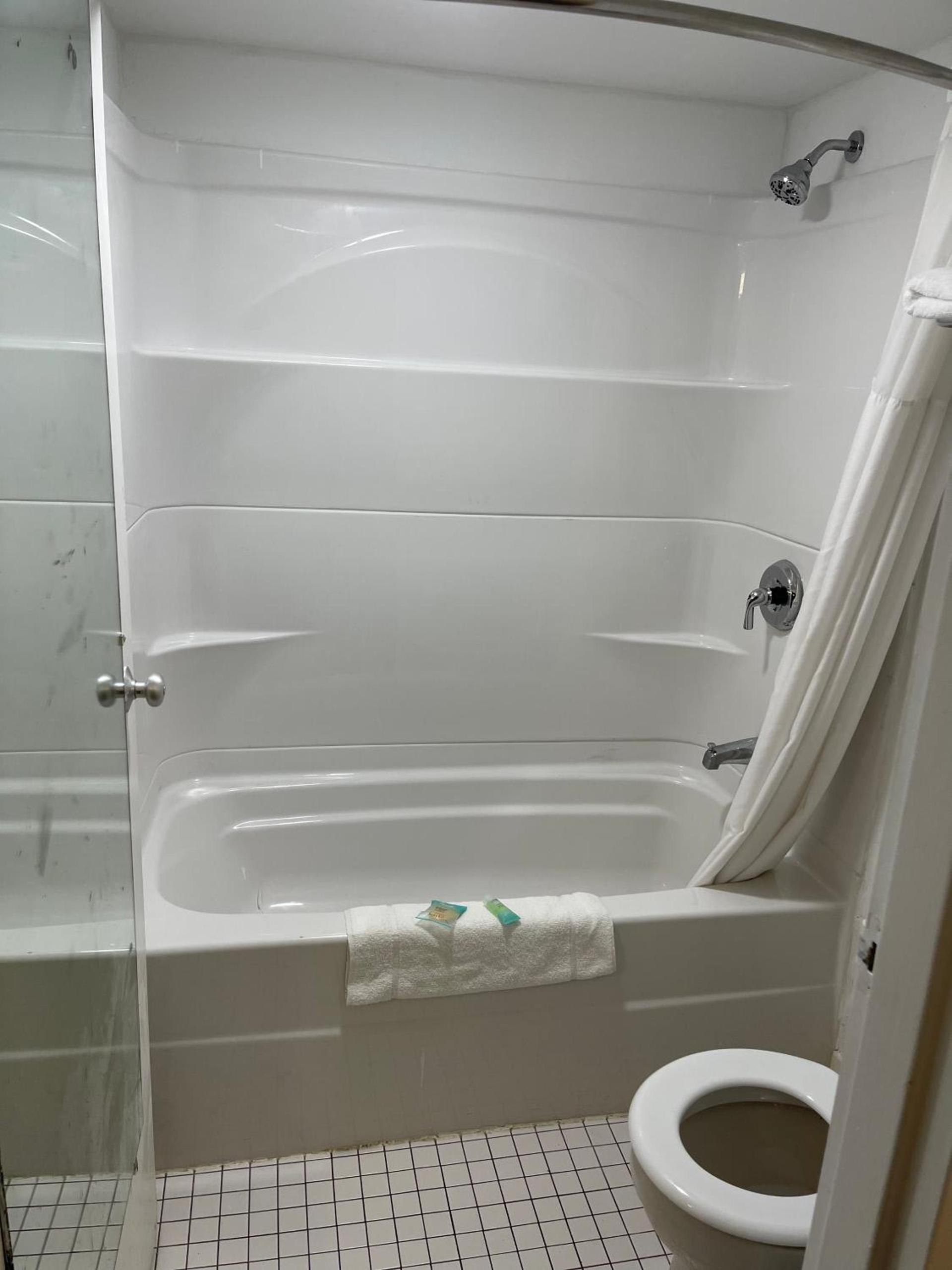 Wilkes-Barre Inn & Suites photo 24