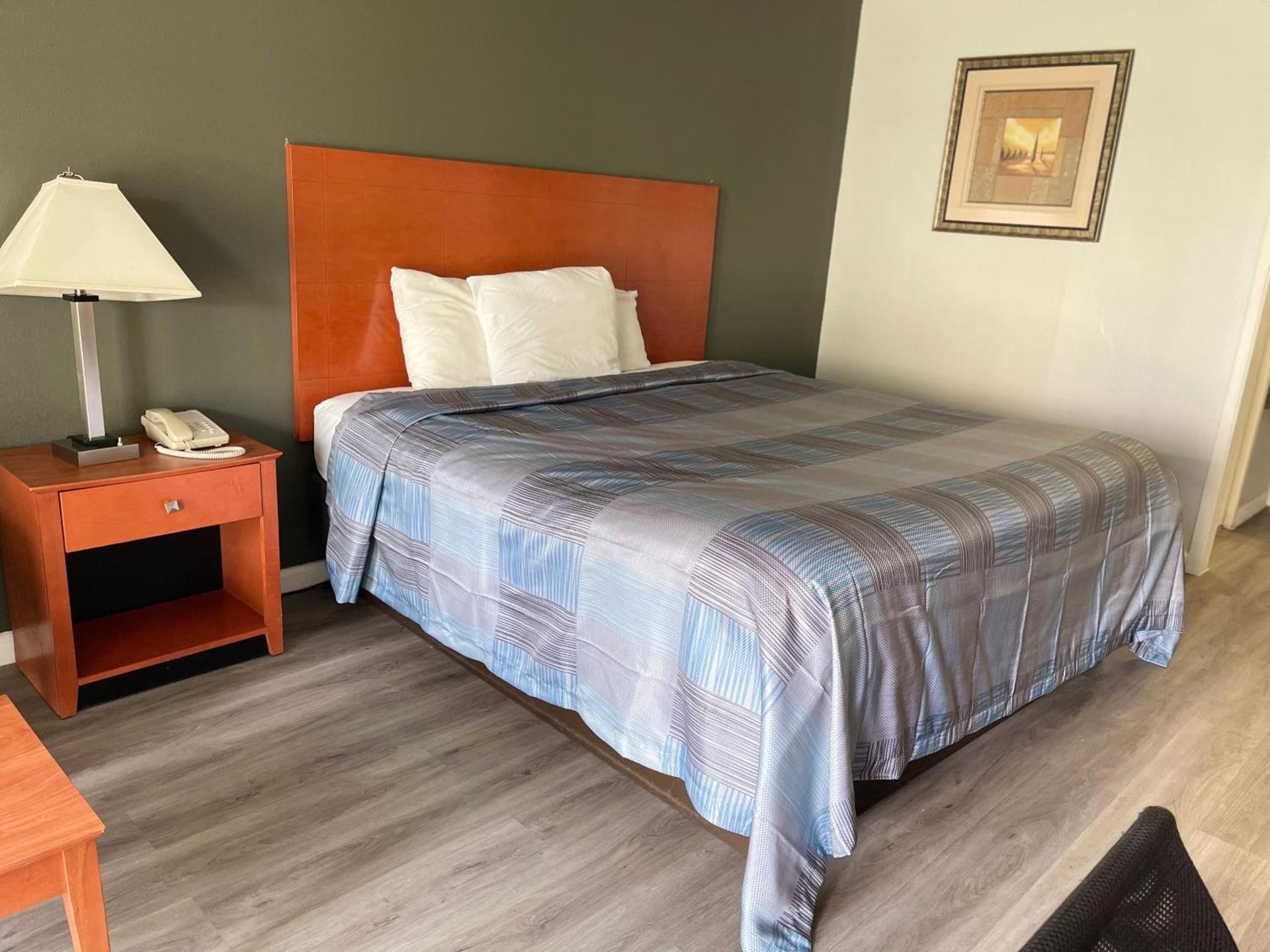 Wilkes-Barre Inn & Suites photo 22