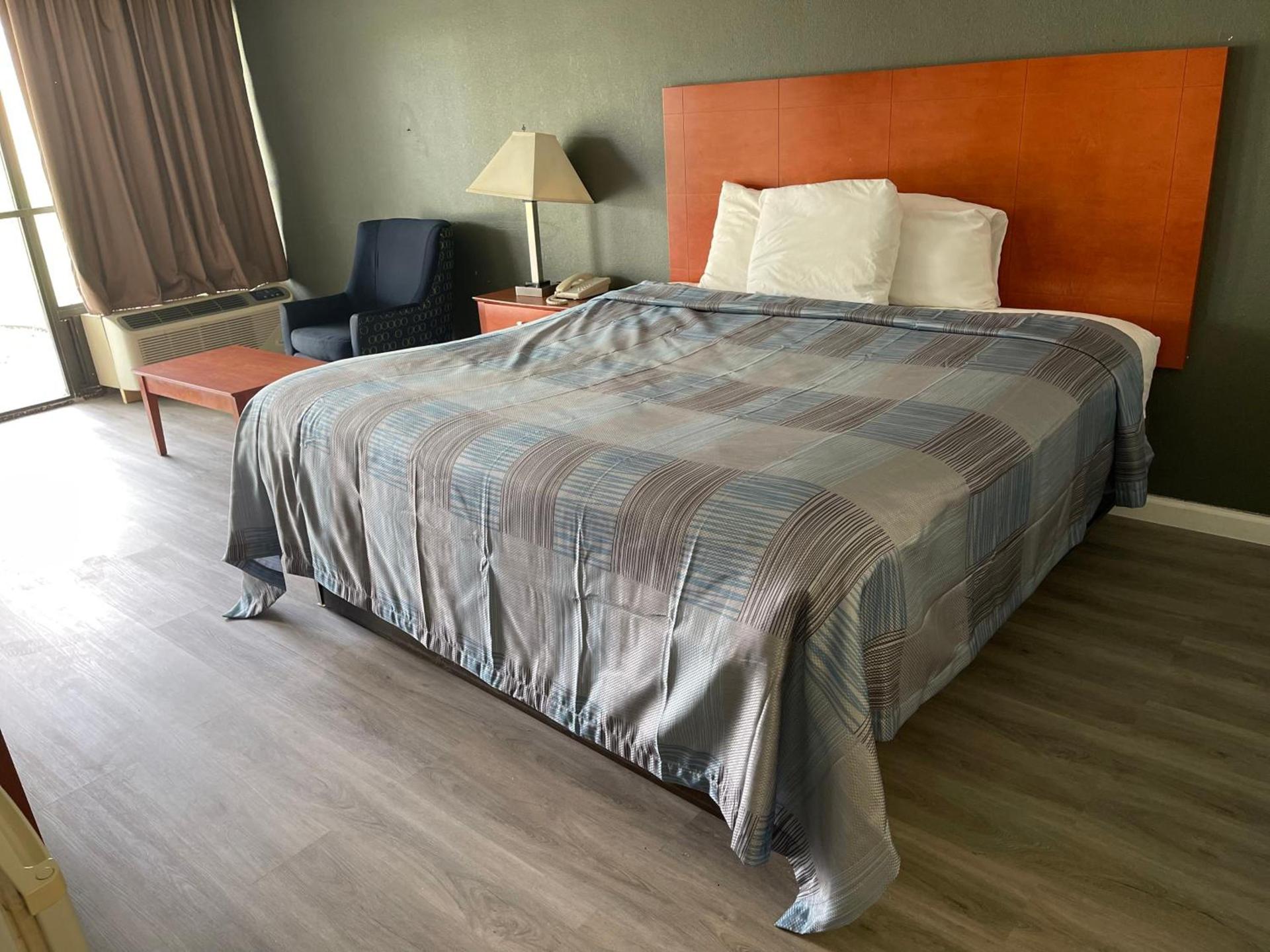 Wilkes-Barre Inn & Suites photo 12