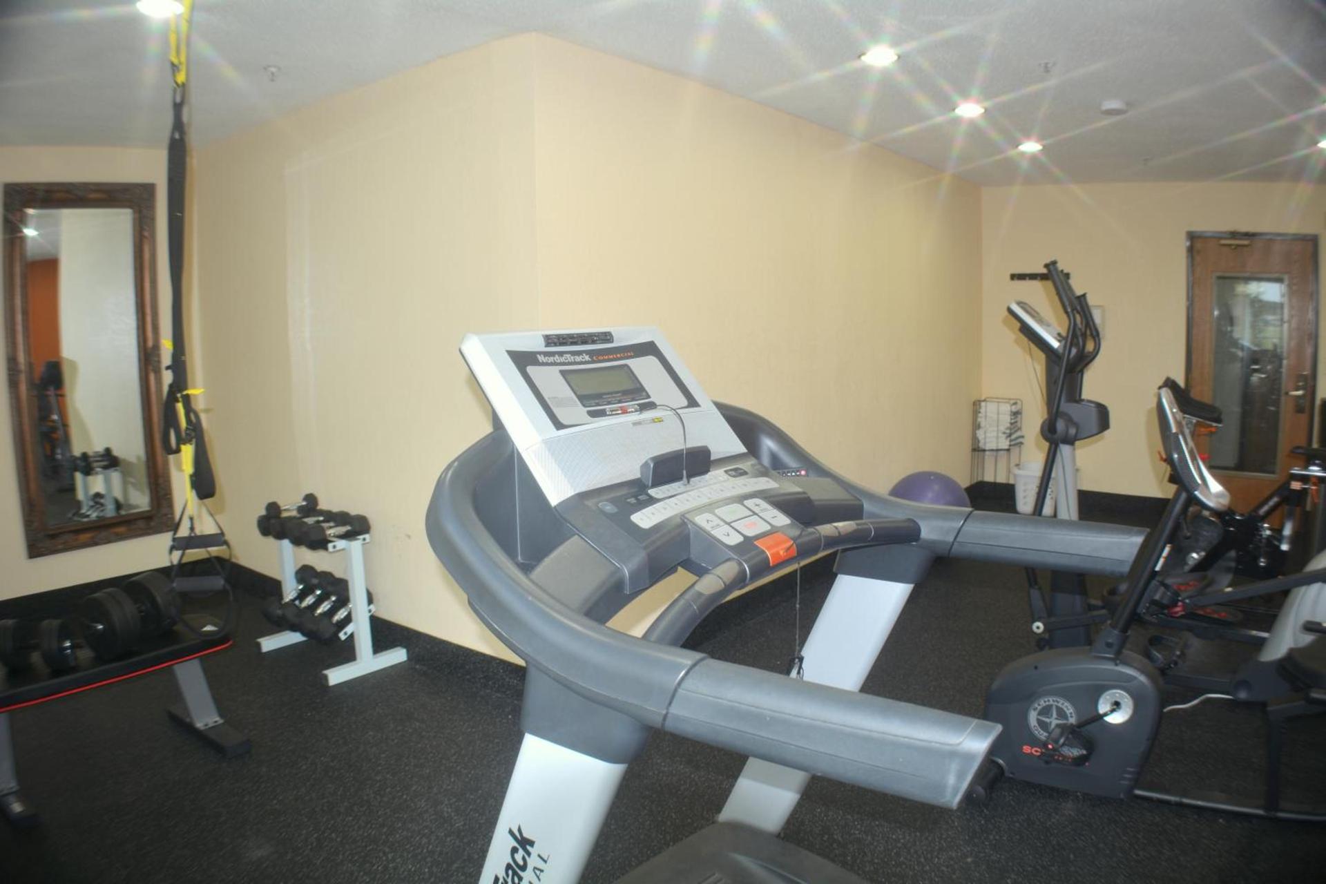 Baymont by Wyndham Muskegon photo 26