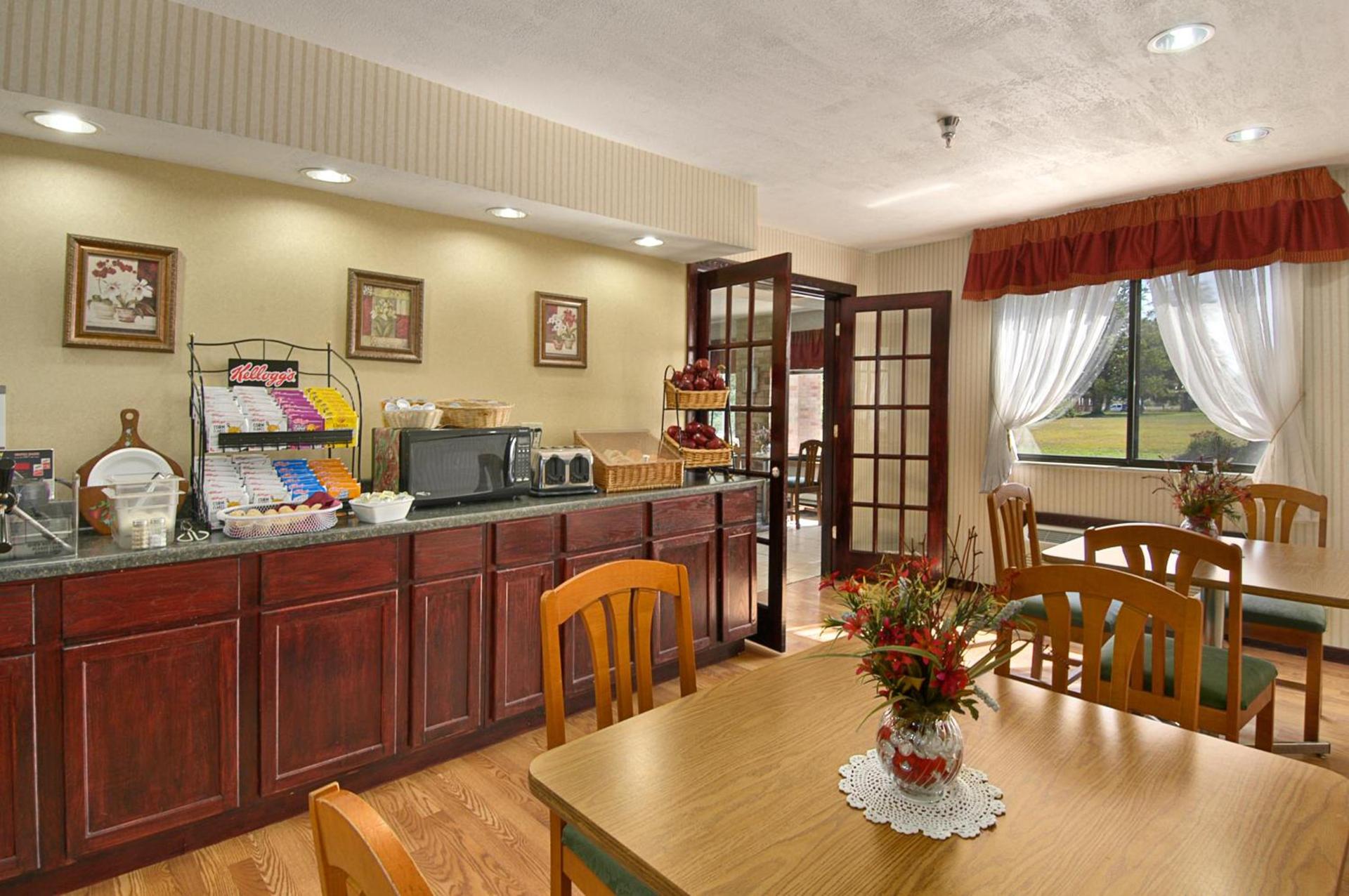 Baymont by Wyndham Muskegon photo 18