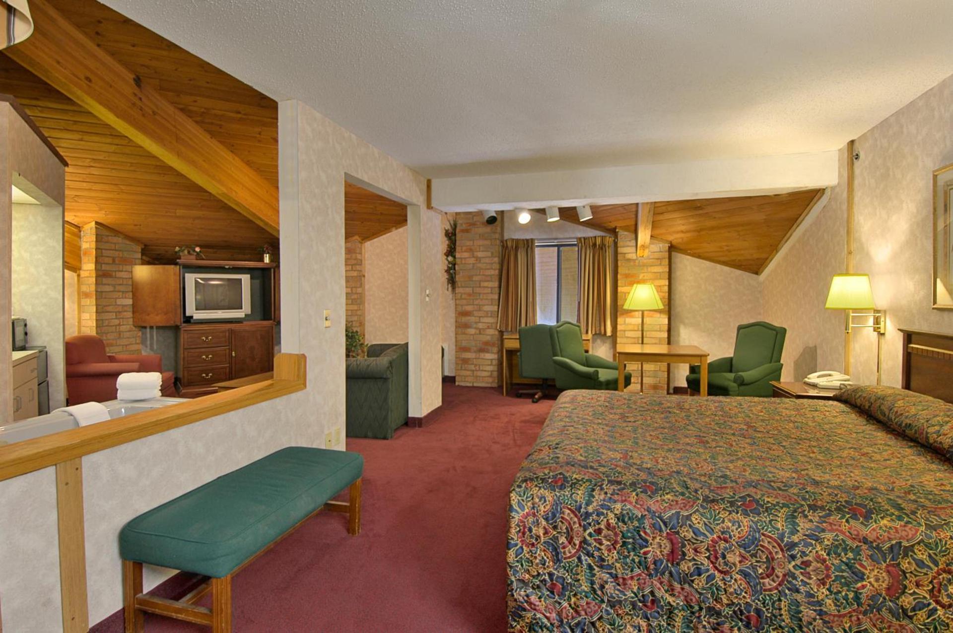 Baymont by Wyndham Muskegon photo 31