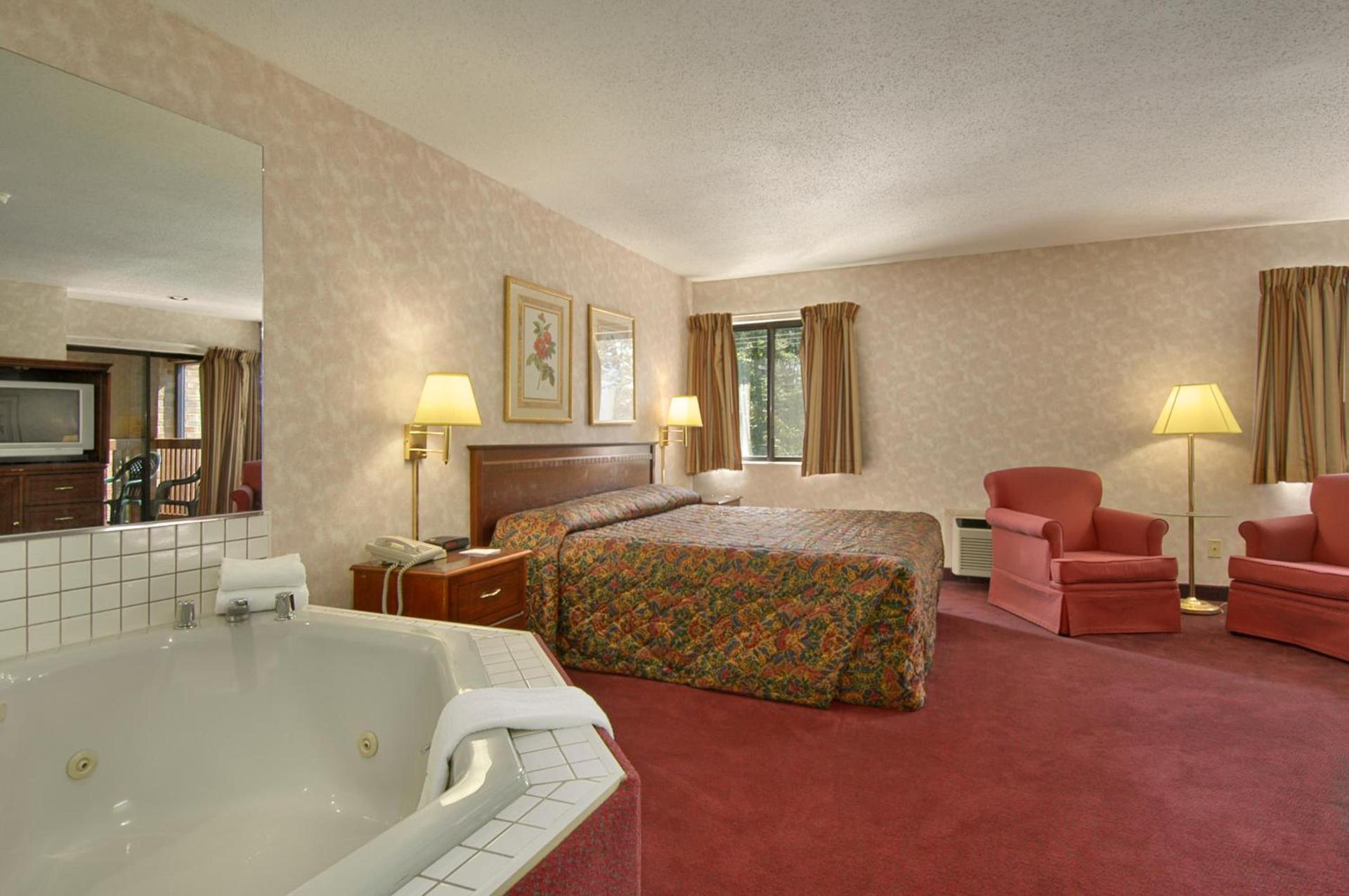 Baymont by Wyndham Muskegon photo 28