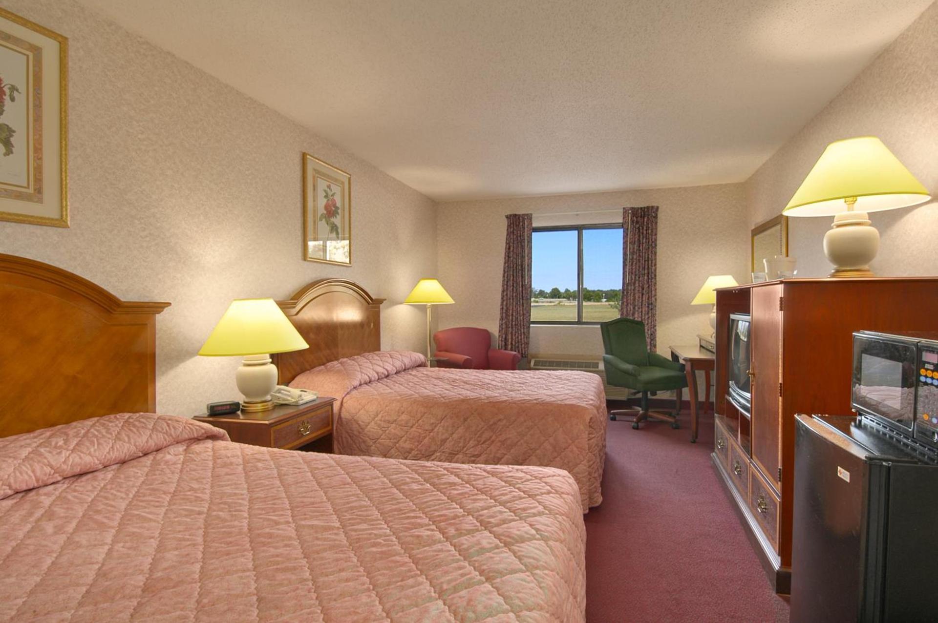 Baymont by Wyndham Muskegon photo 27