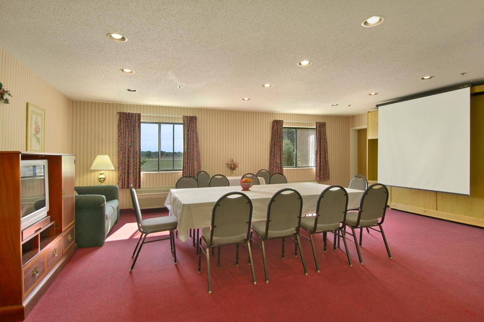 Baymont by Wyndham Muskegon photo 24