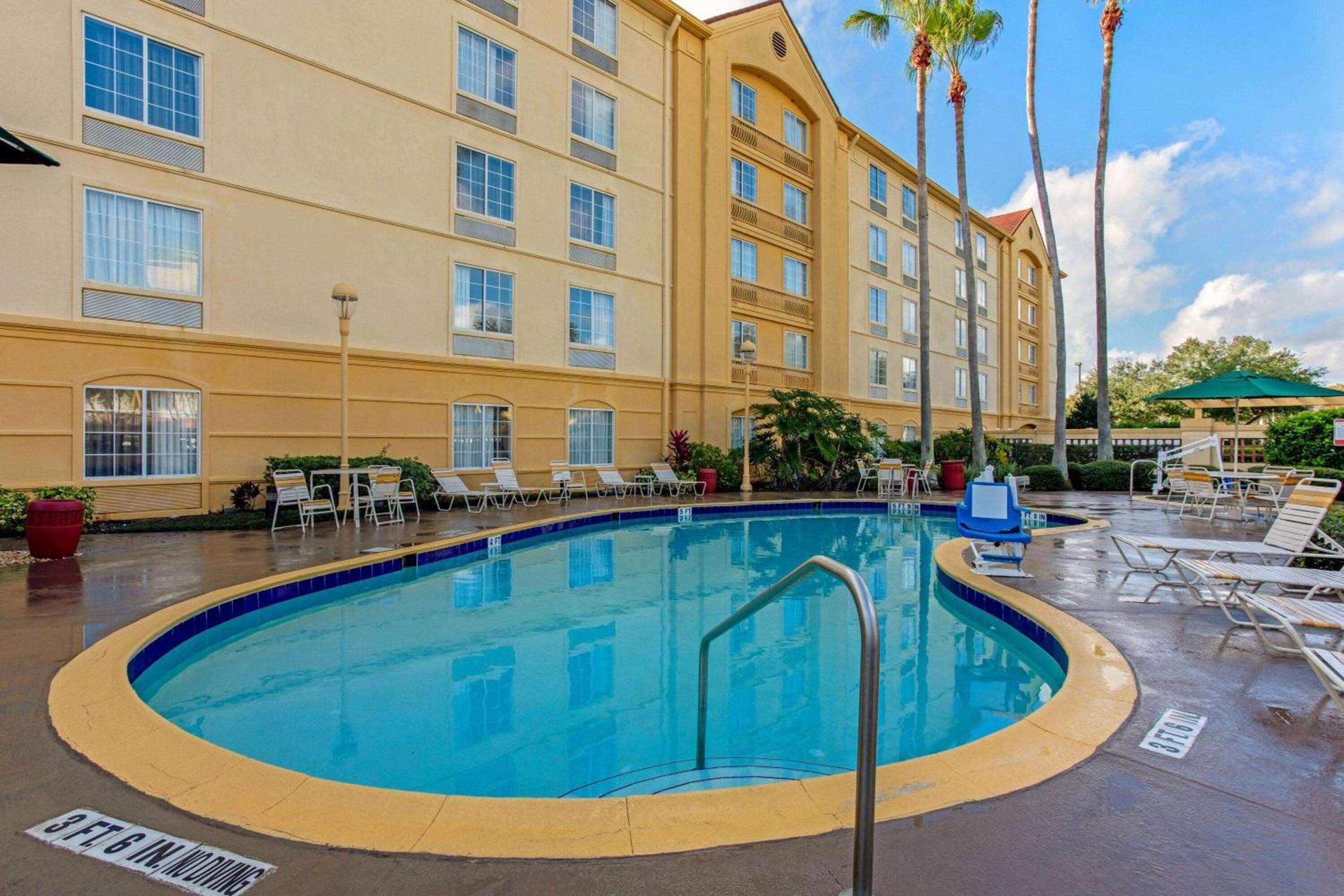 La Quinta by Wyndham Orlando Airport - On Property Food Trucks & Free Airport Shuttle! photo 70