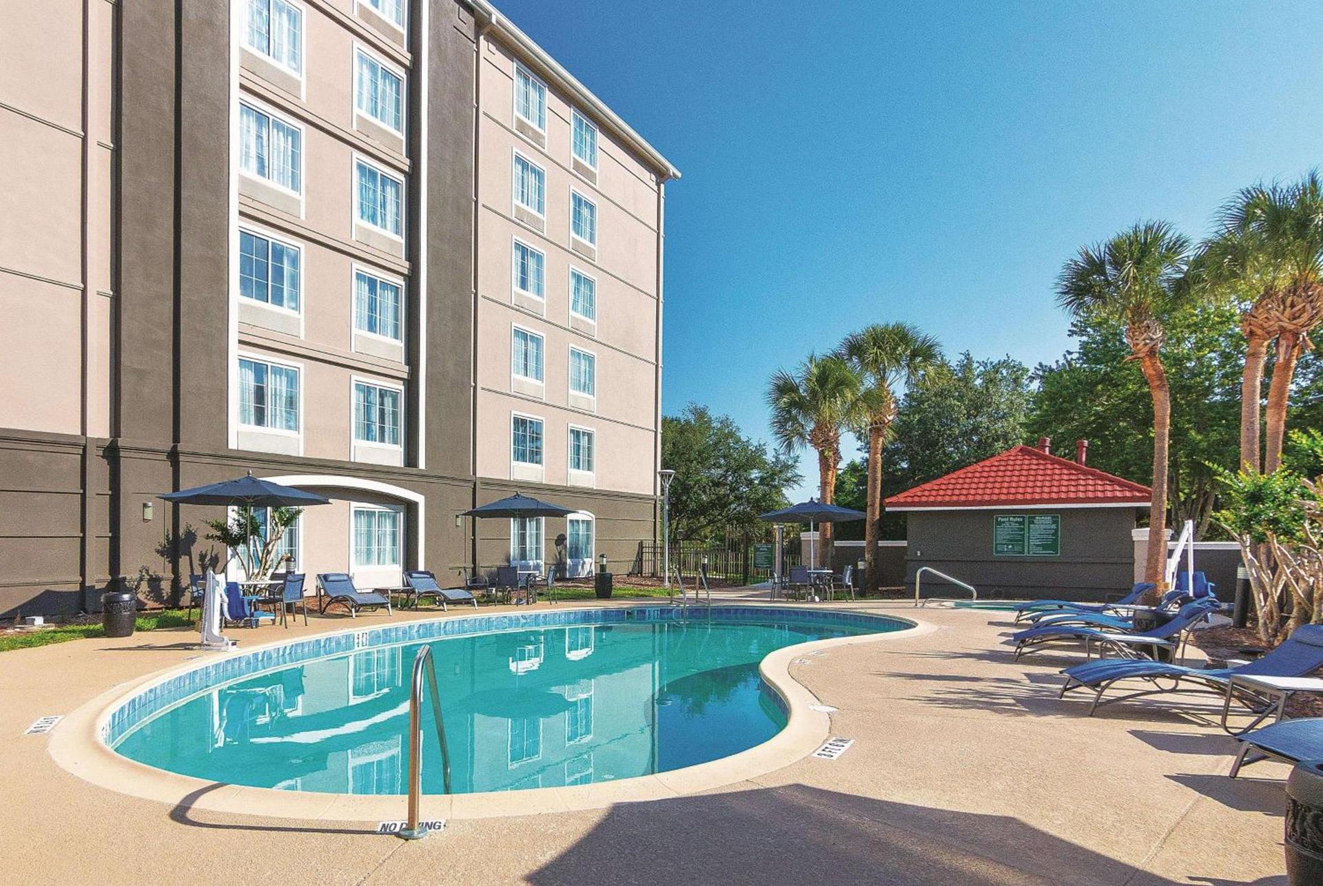 La Quinta by Wyndham Orlando UCF photo 2
