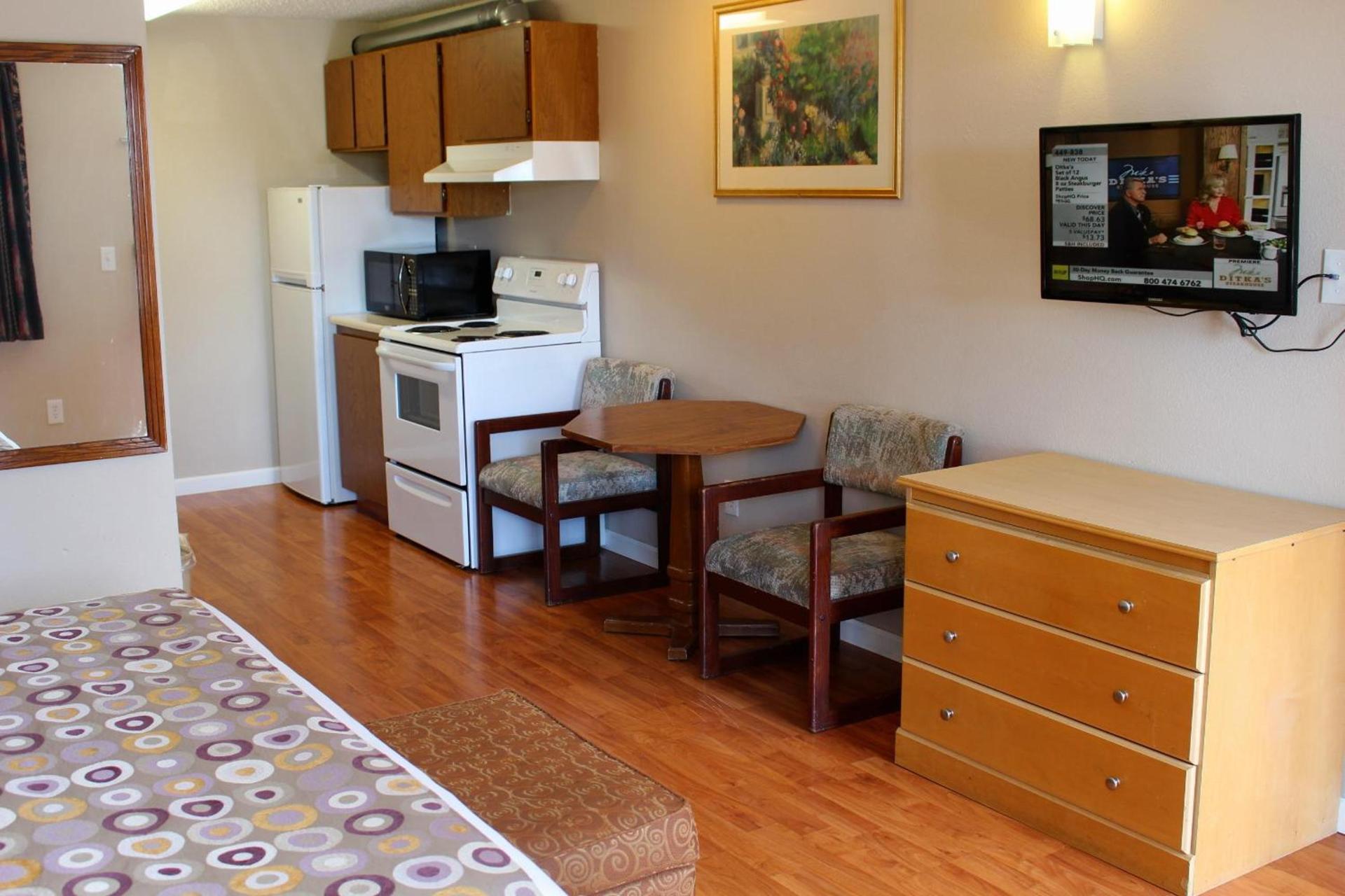 Days Inn by Wyndham Lakewood South Tacoma photo 76