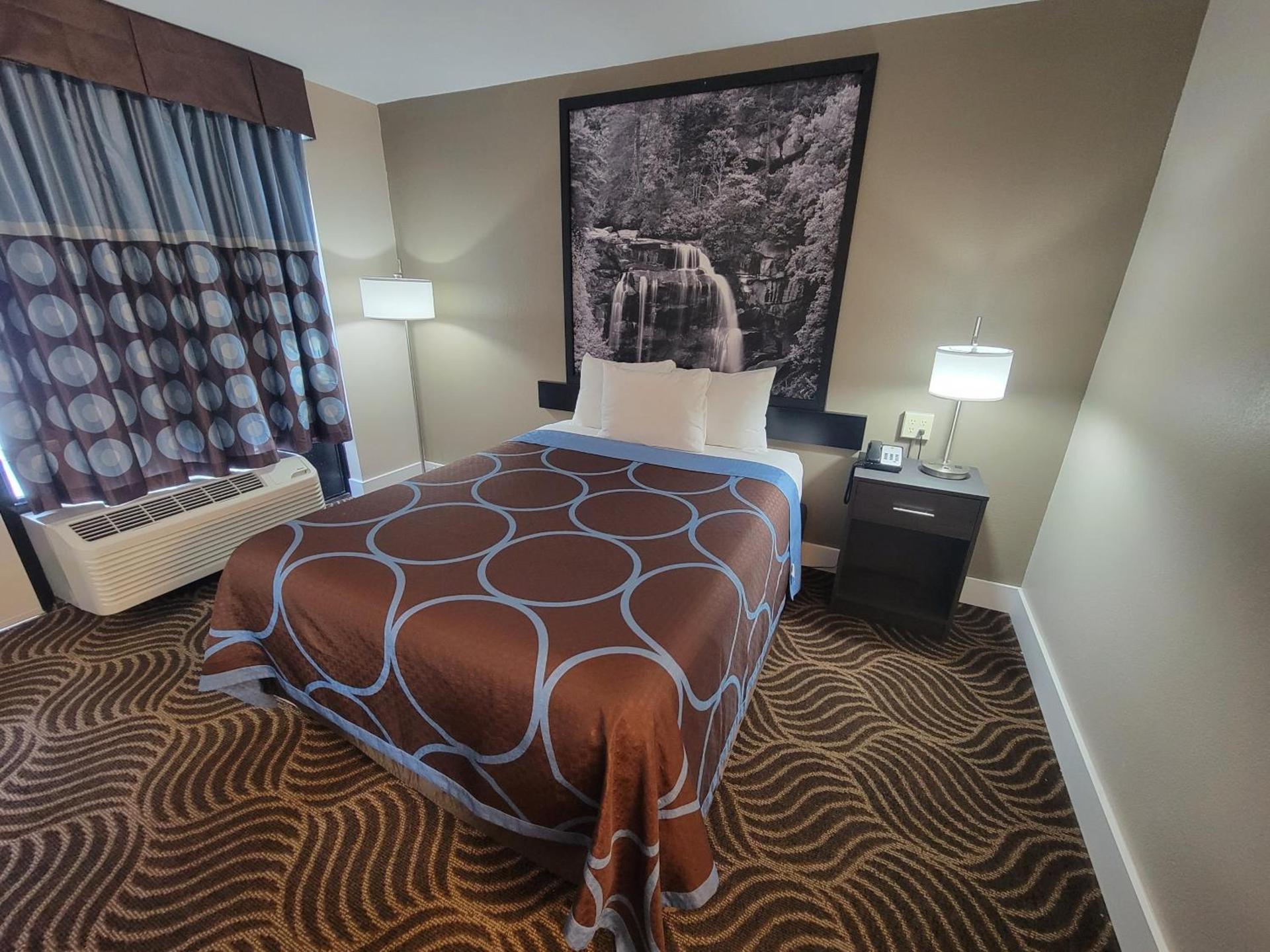 Super 8 by Wyndham Marion NC photo 11