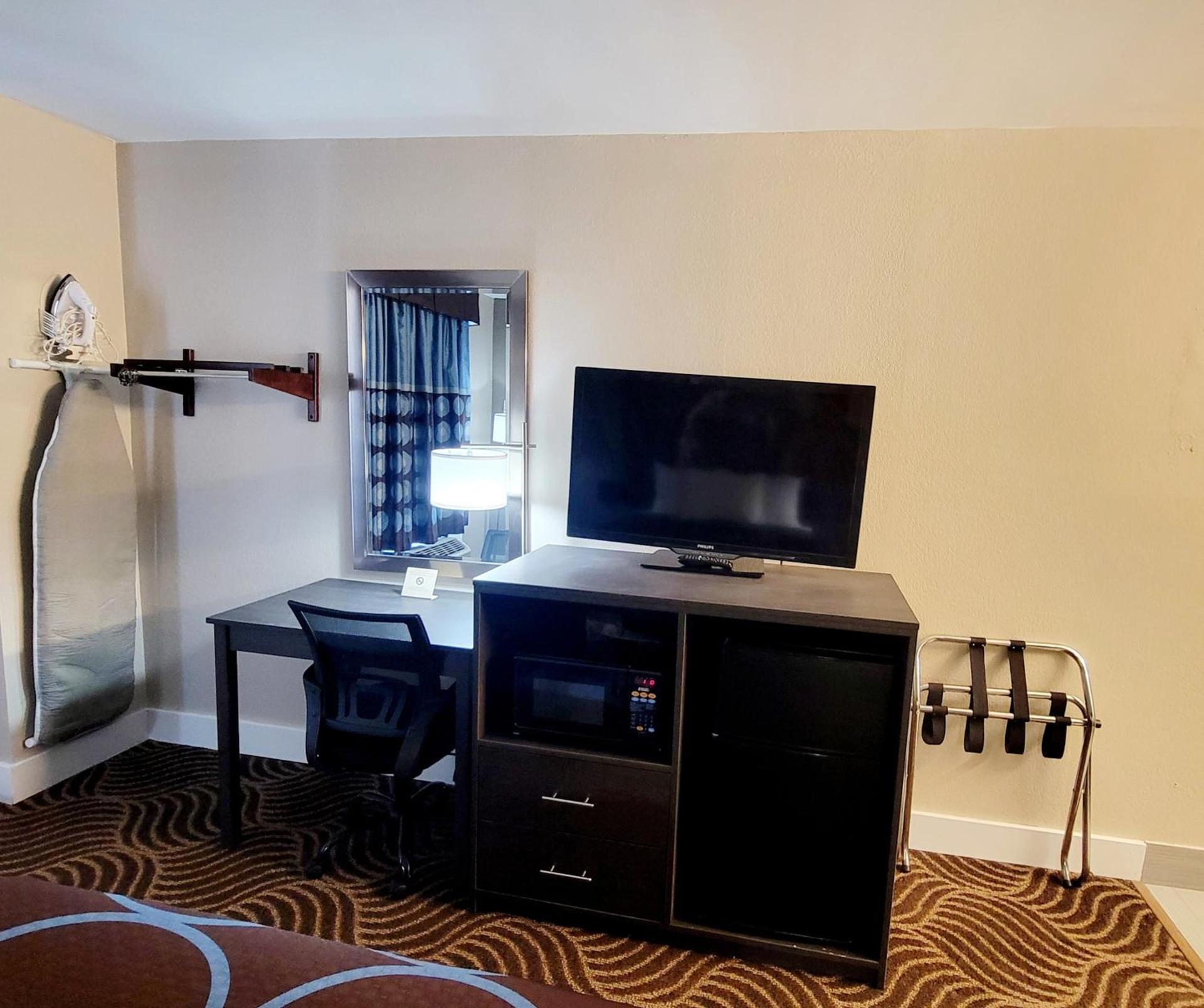 Super 8 by Wyndham Marion NC photo 15