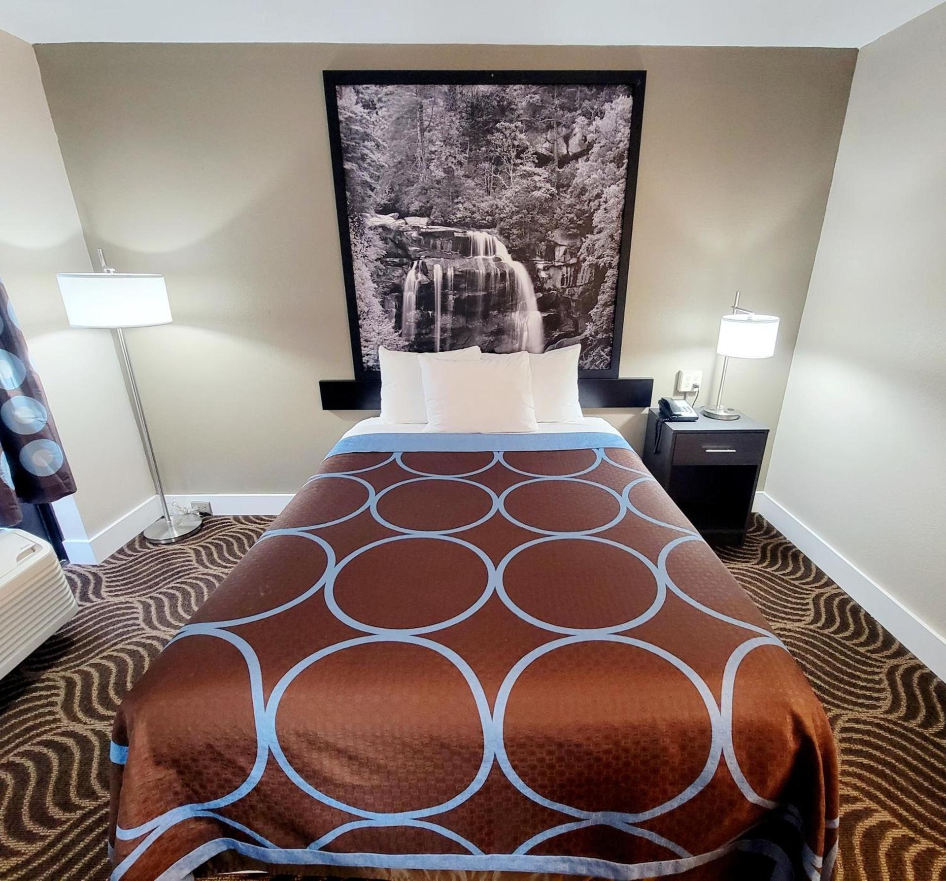 Super 8 by Wyndham Marion NC photo 20