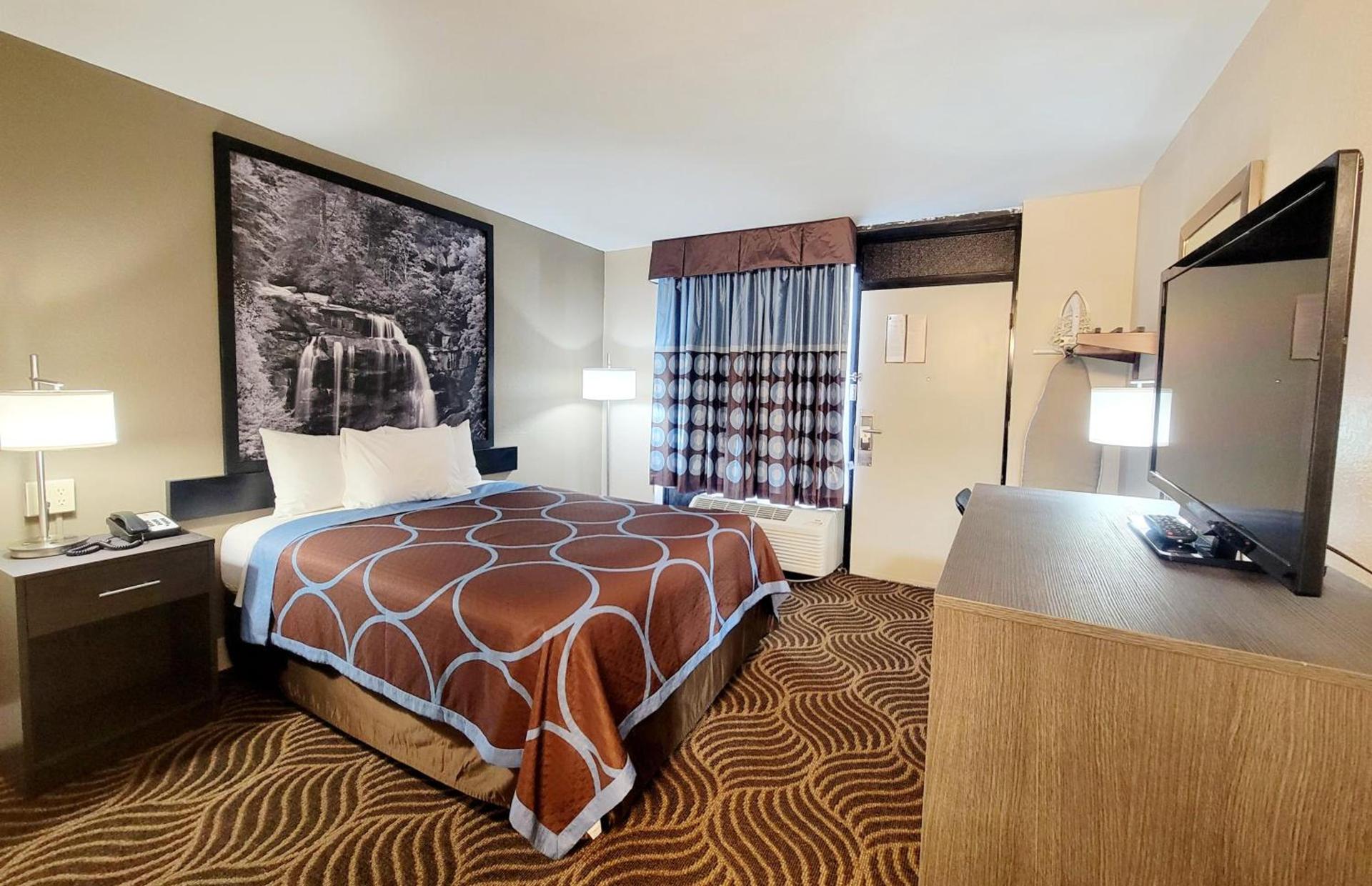 Super 8 by Wyndham Marion NC photo 28