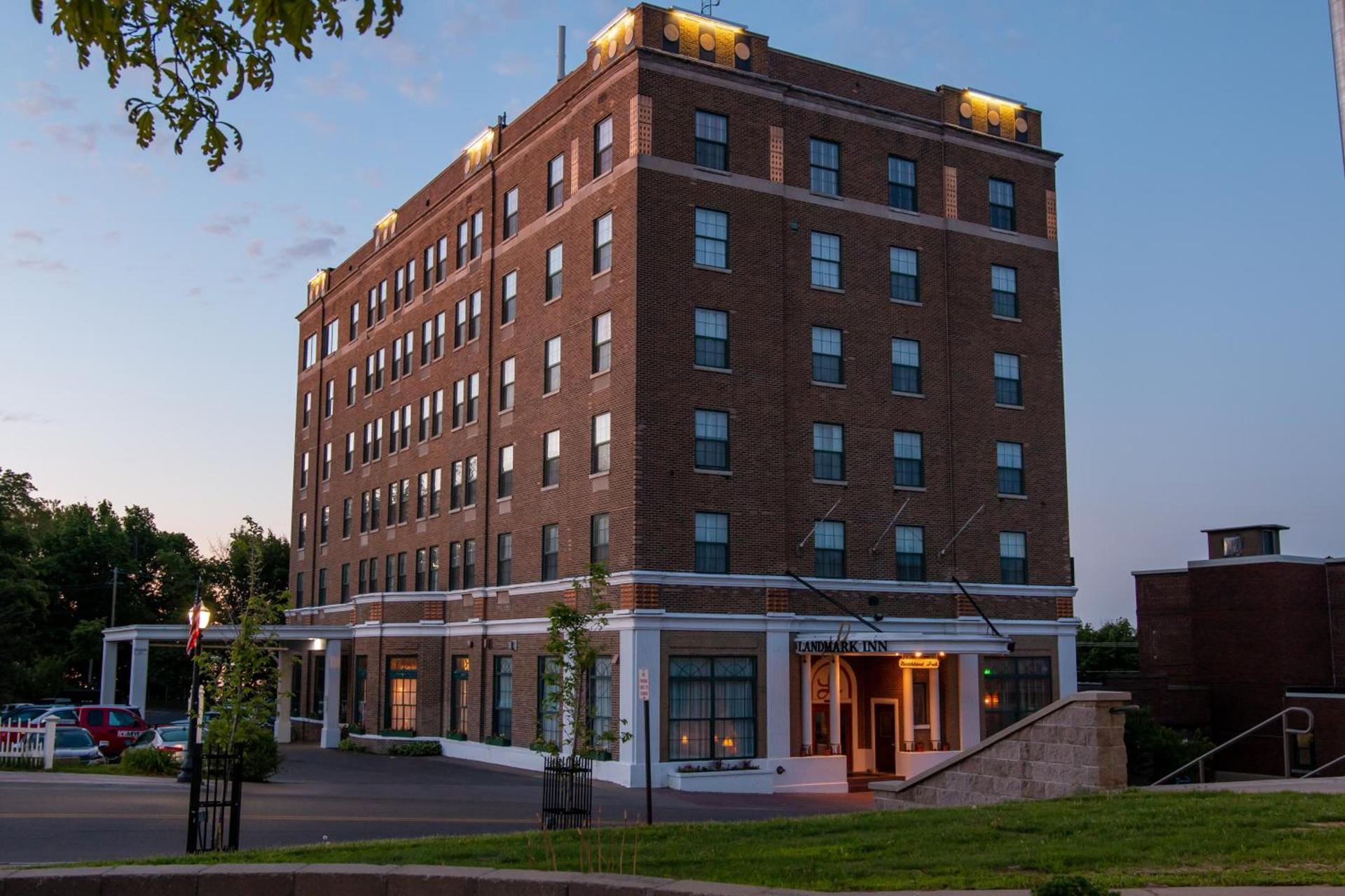 Landmark Inn — hotel in Marquette