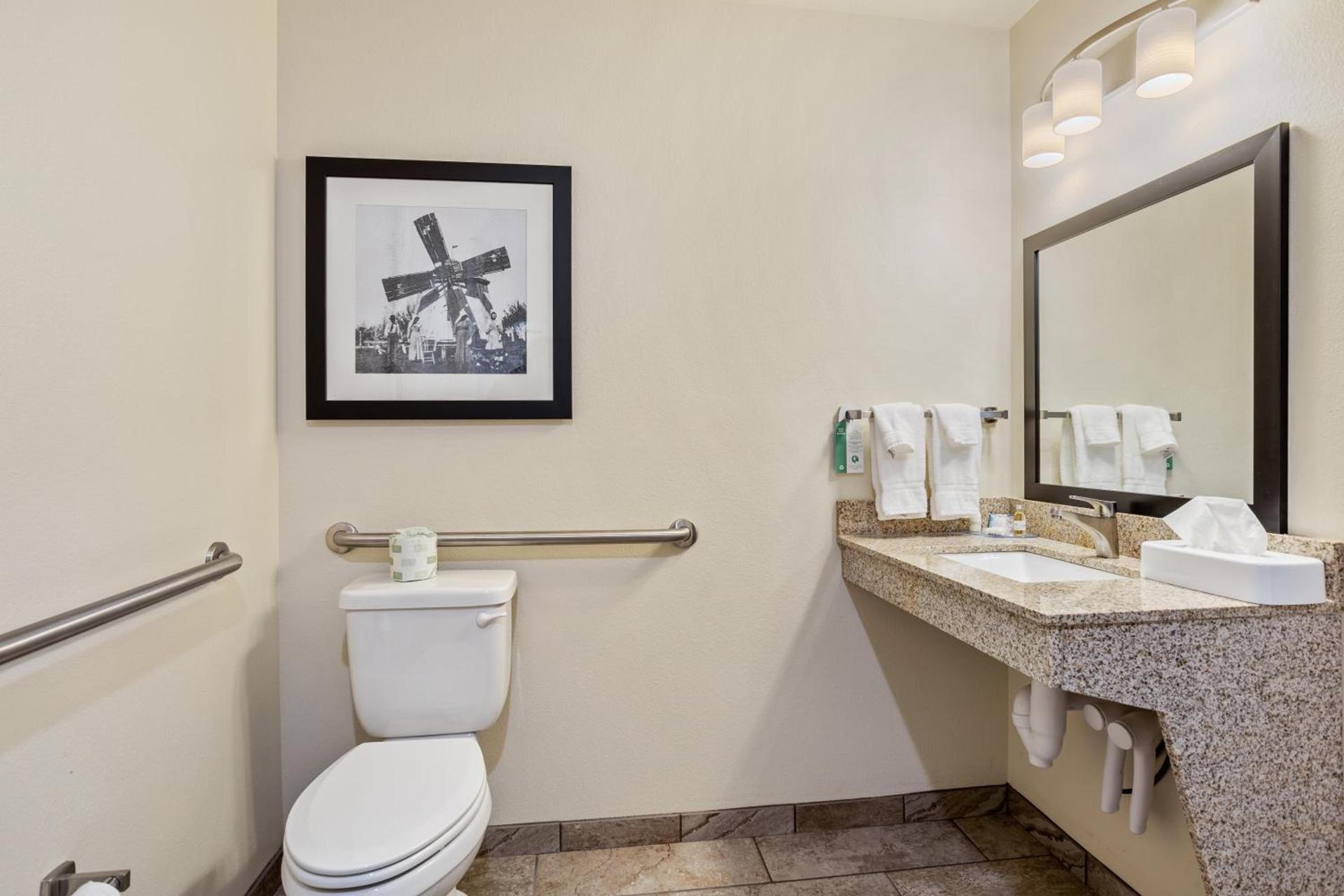Cobblestone Hotel & Suites - Little Chute photo 61