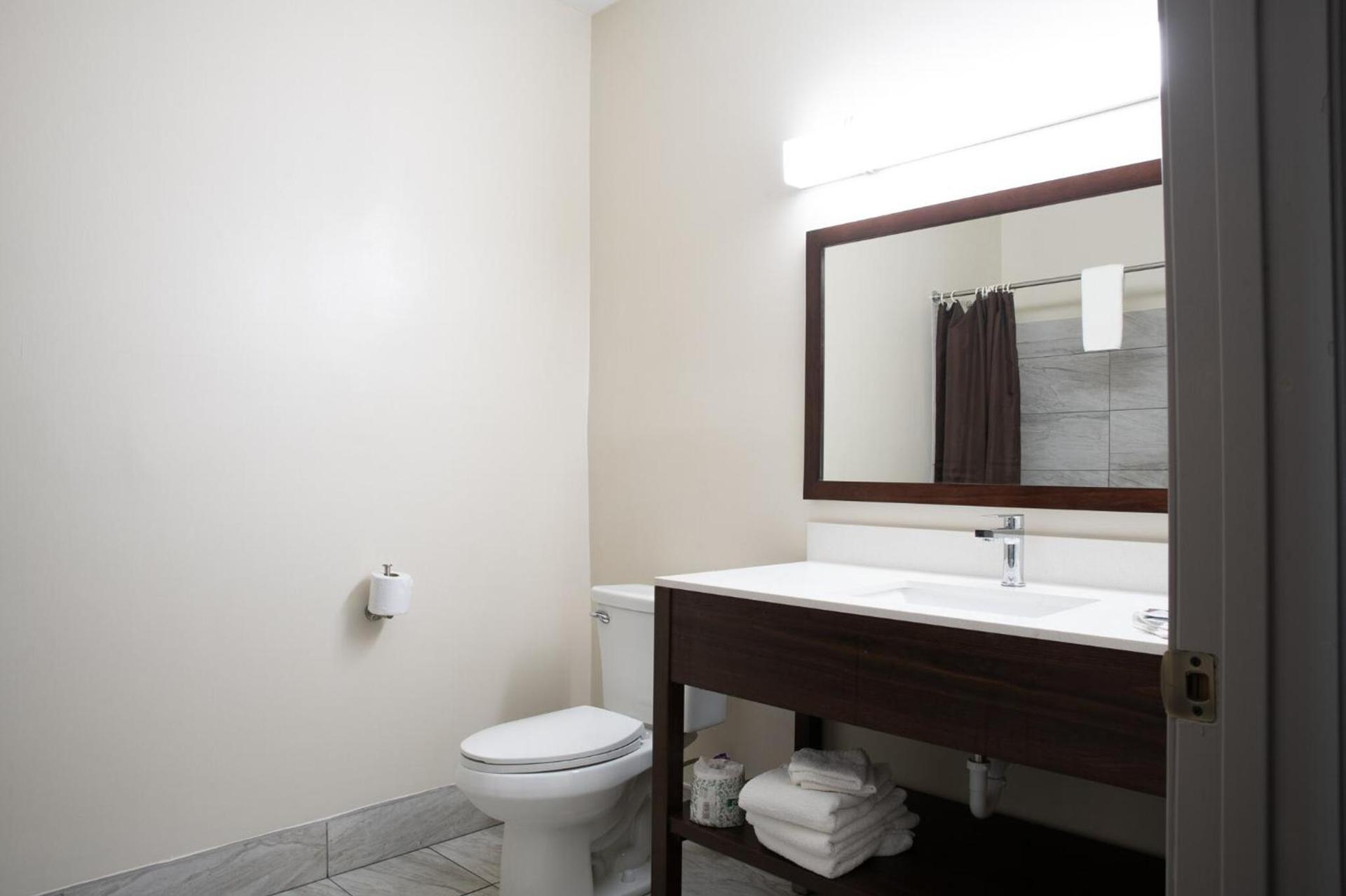 BlissPoint Inn & Suites Marion photo 9