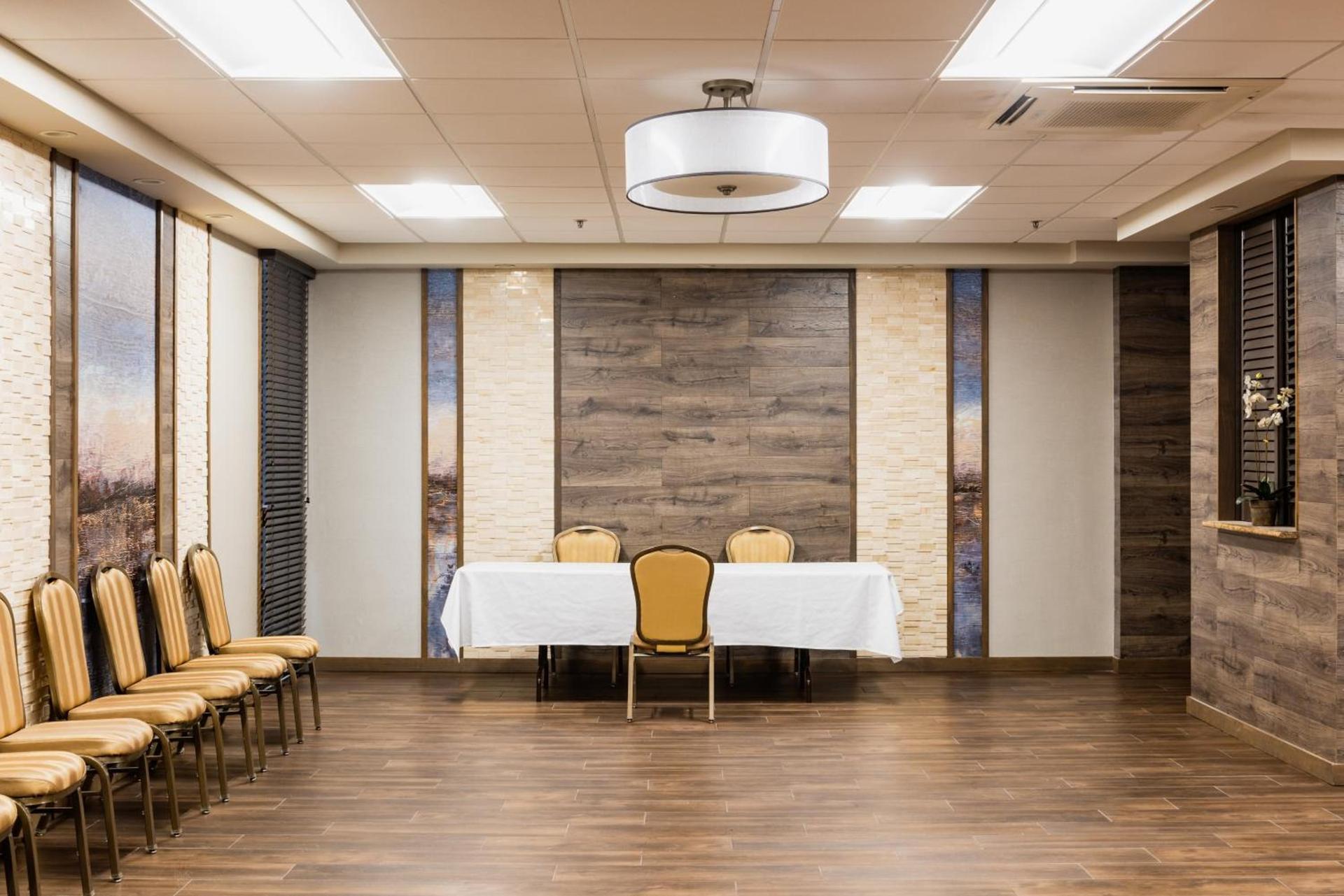 Holiday Inn Newark International Airport photo 41