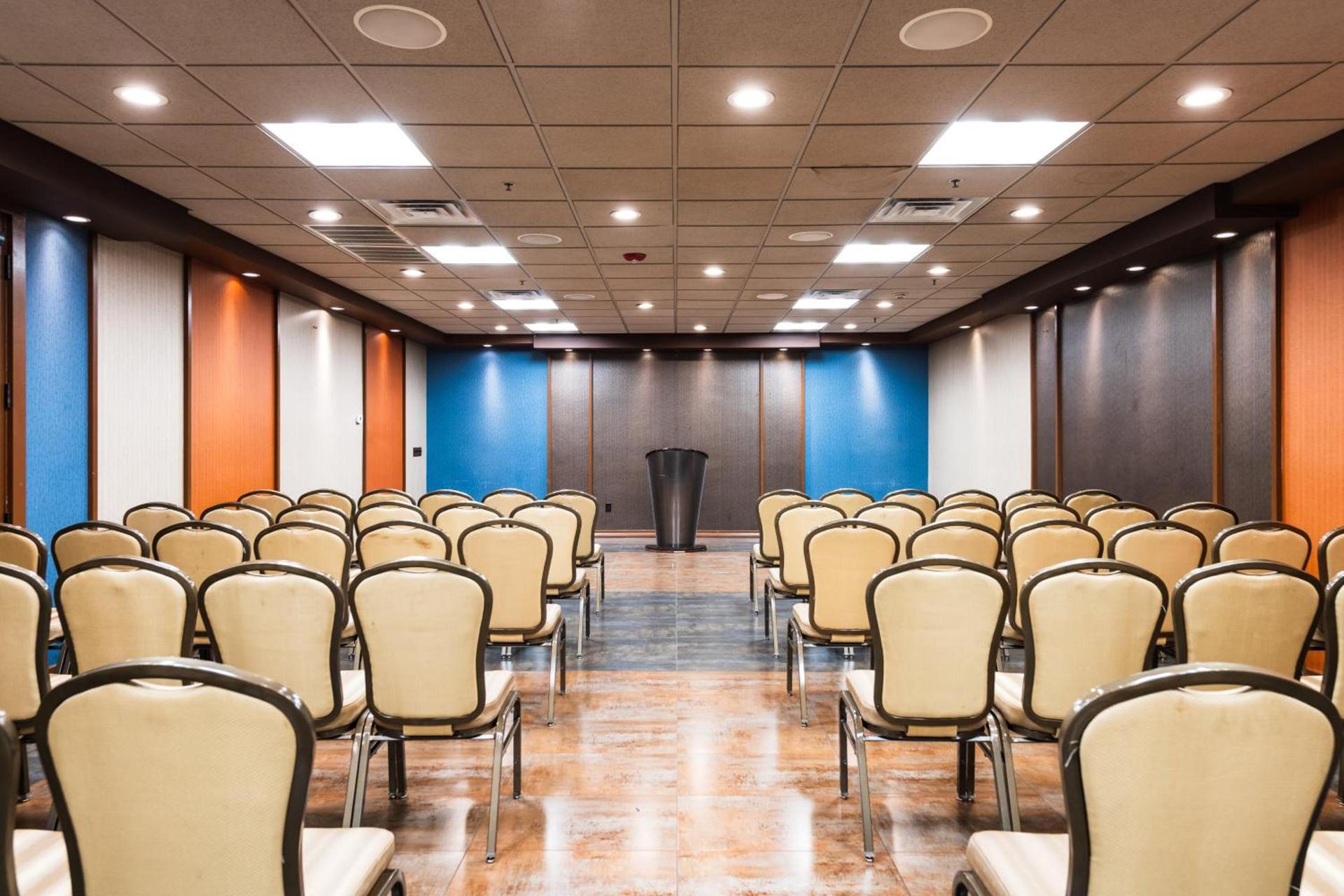 Holiday Inn Newark International Airport photo 20