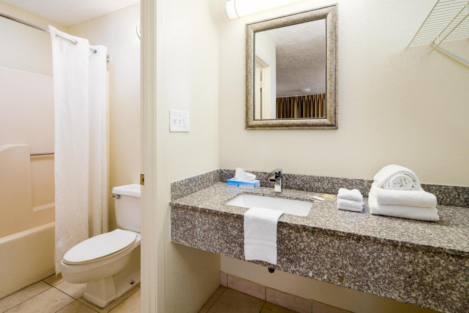 Americana Inn a Travelodge by Wyndham photo 29