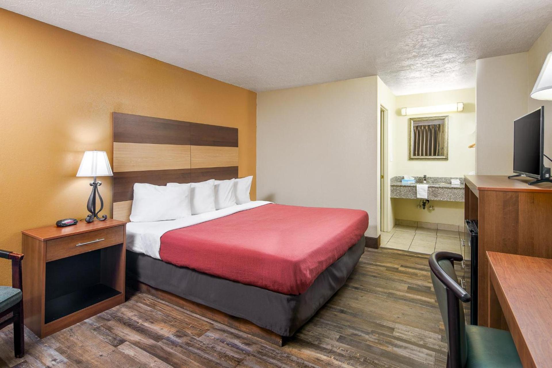 Americana Inn a Travelodge by Wyndham photo 32