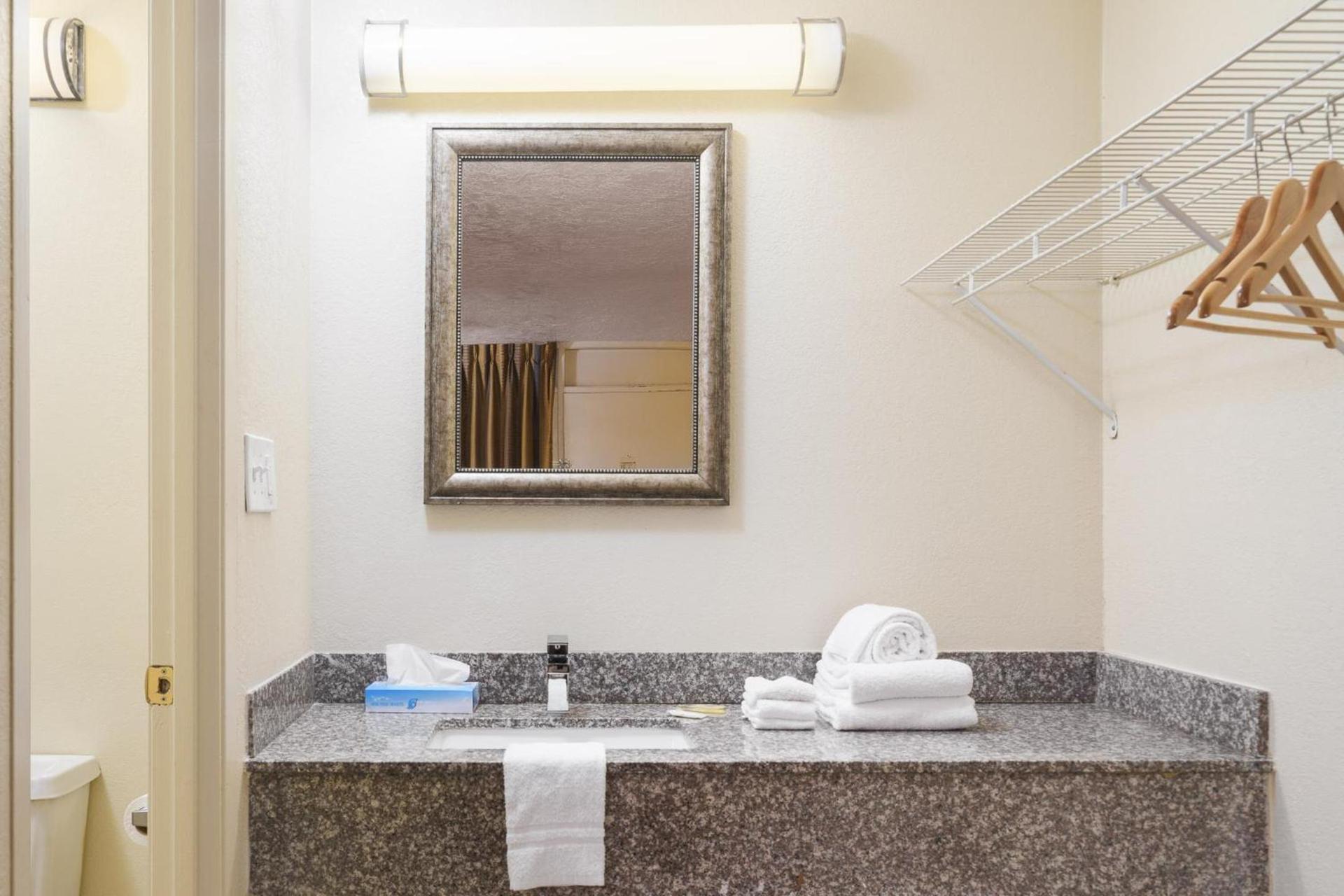 Americana Inn a Travelodge by Wyndham photo 28