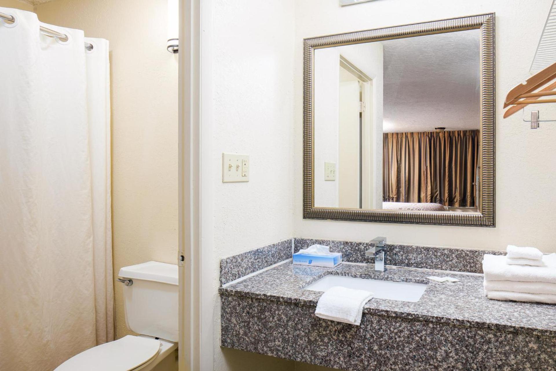 Americana Inn a Travelodge by Wyndham photo 45
