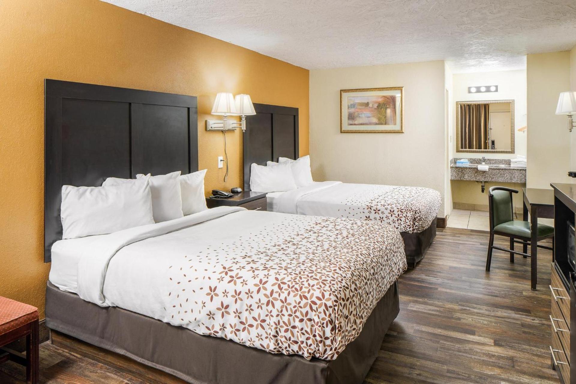 Americana Inn a Travelodge by Wyndham photo 56