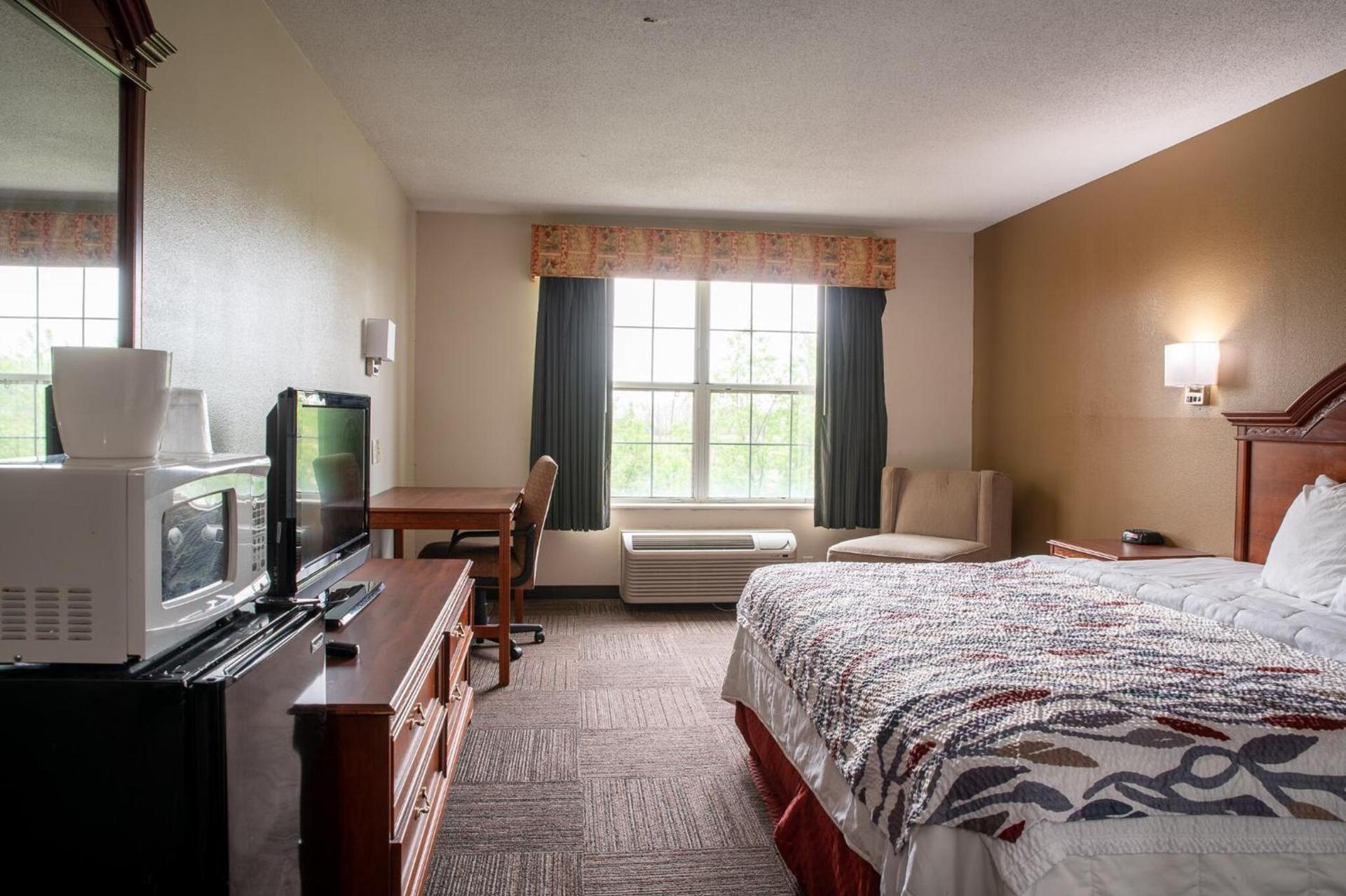BlissPoint Inn & Suites Marion photo 30