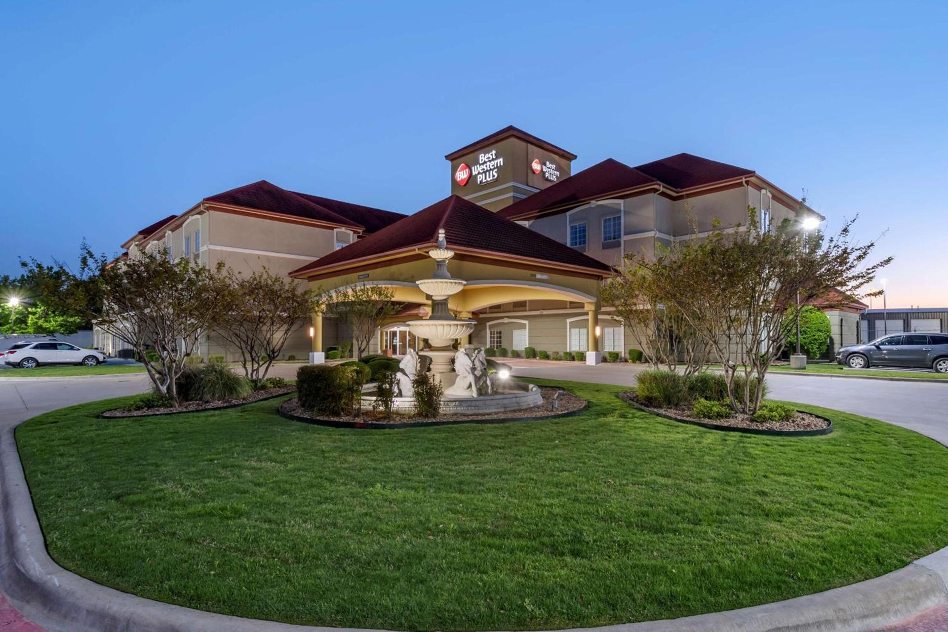 Best Western Plus Monica Royale Inn & Suites photo 11