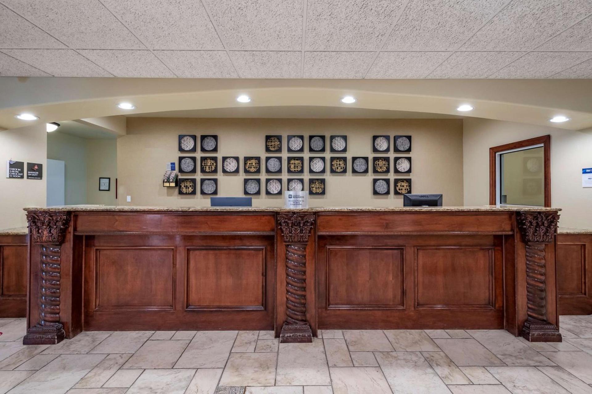 Best Western Plus Monica Royale Inn & Suites photo 12