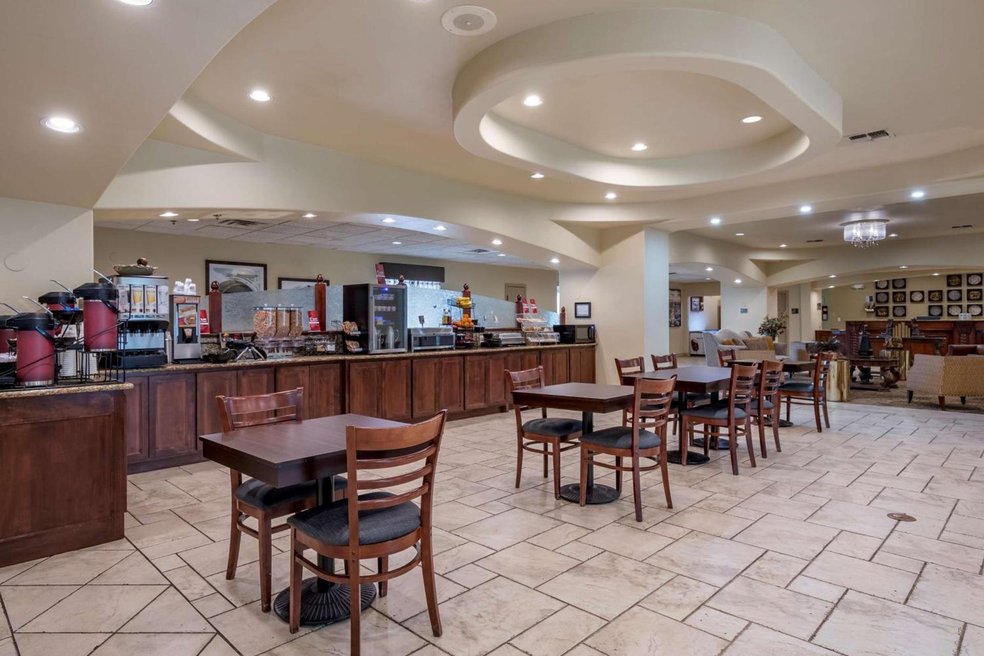 Best Western Plus Monica Royale Inn & Suites photo 4