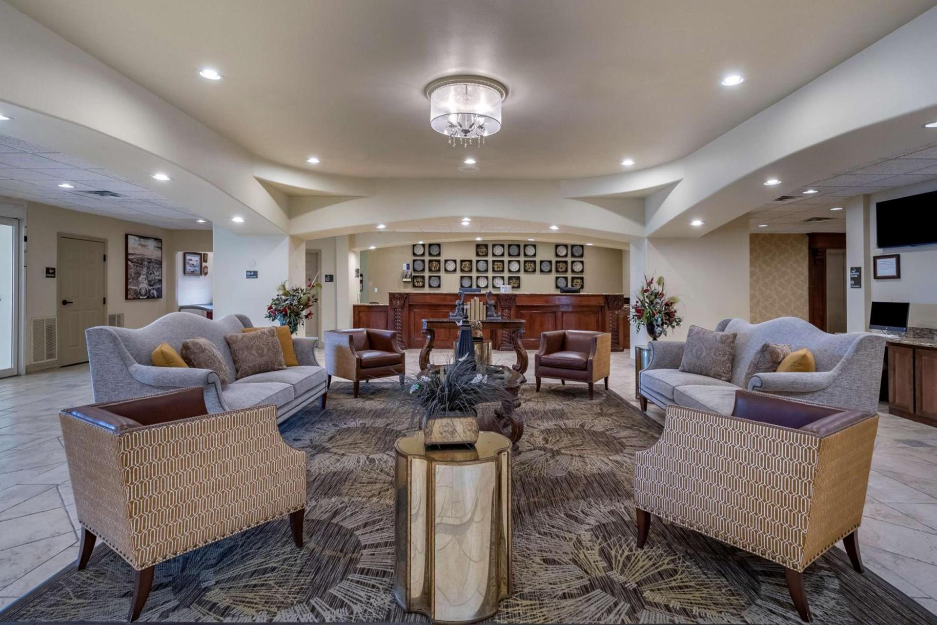 Best Western Plus Monica Royale Inn & Suites photo 2