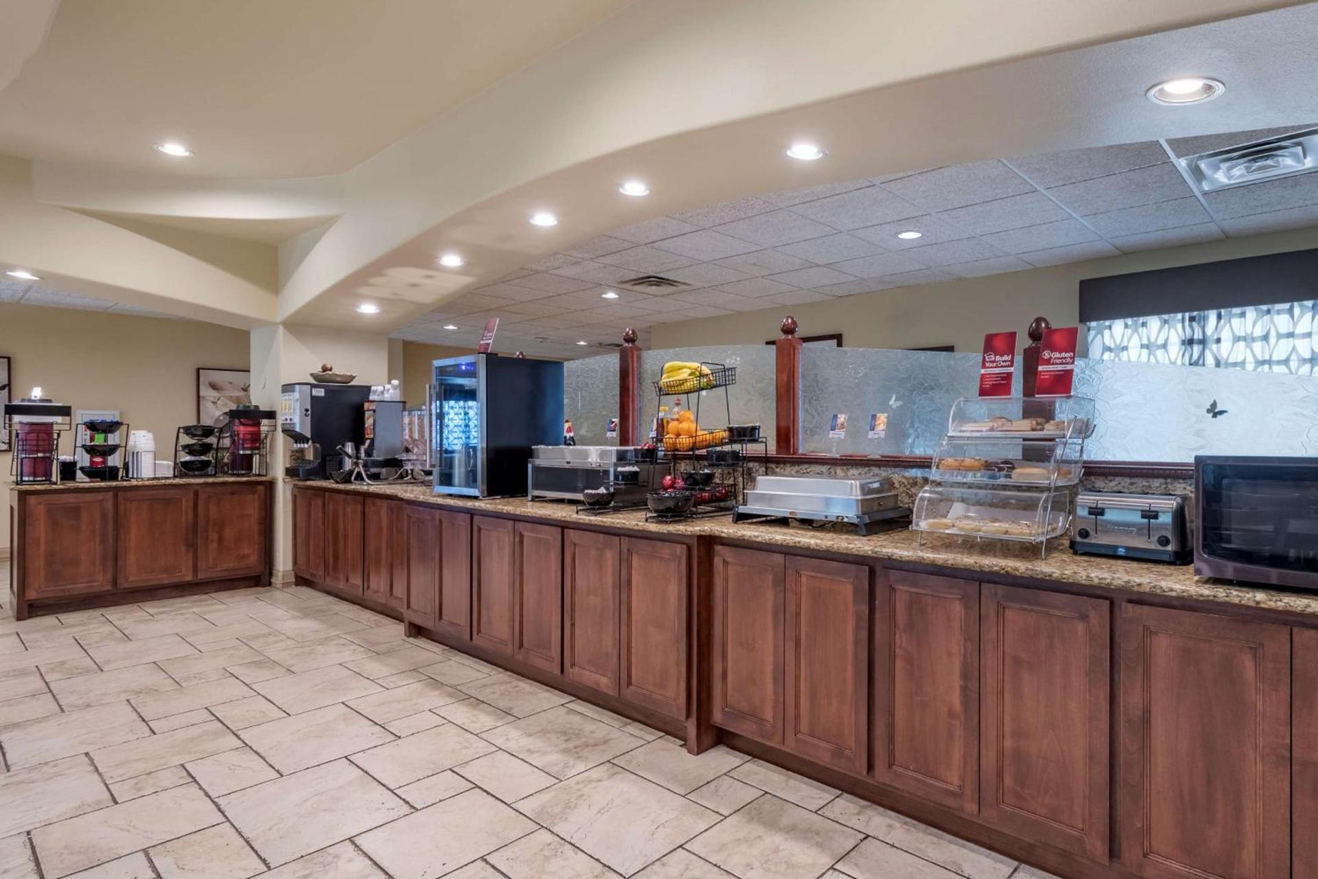 Best Western Plus Monica Royale Inn & Suites photo 39