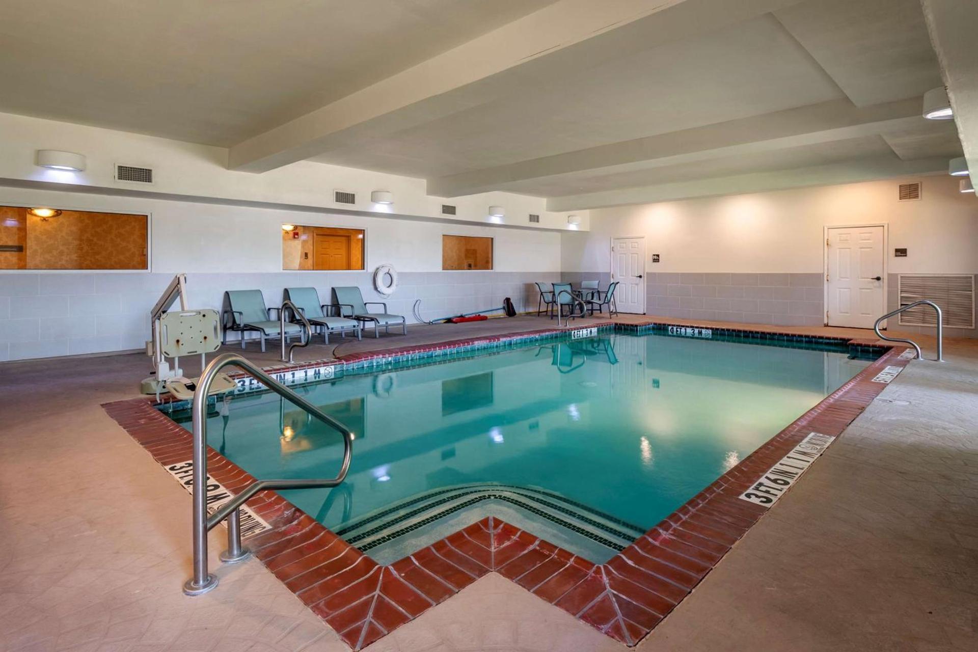 Best Western Plus Monica Royale Inn & Suites photo 6