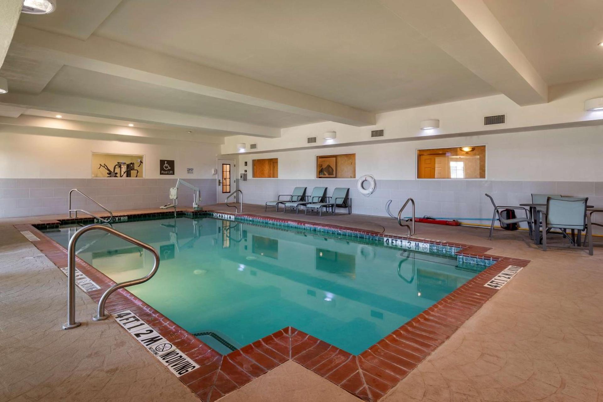 Best Western Plus Monica Royale Inn & Suites photo 35