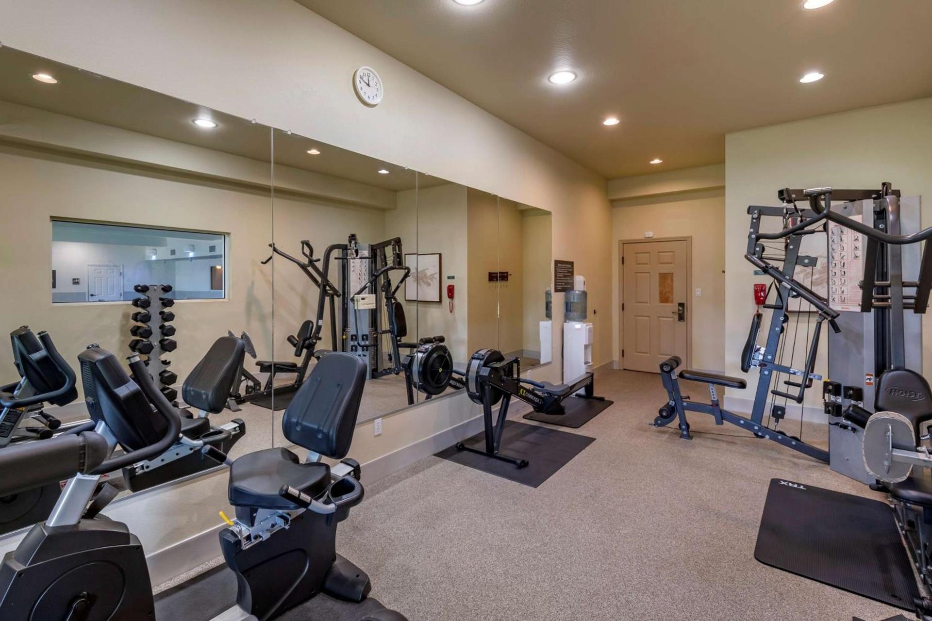 Best Western Plus Monica Royale Inn & Suites photo 36