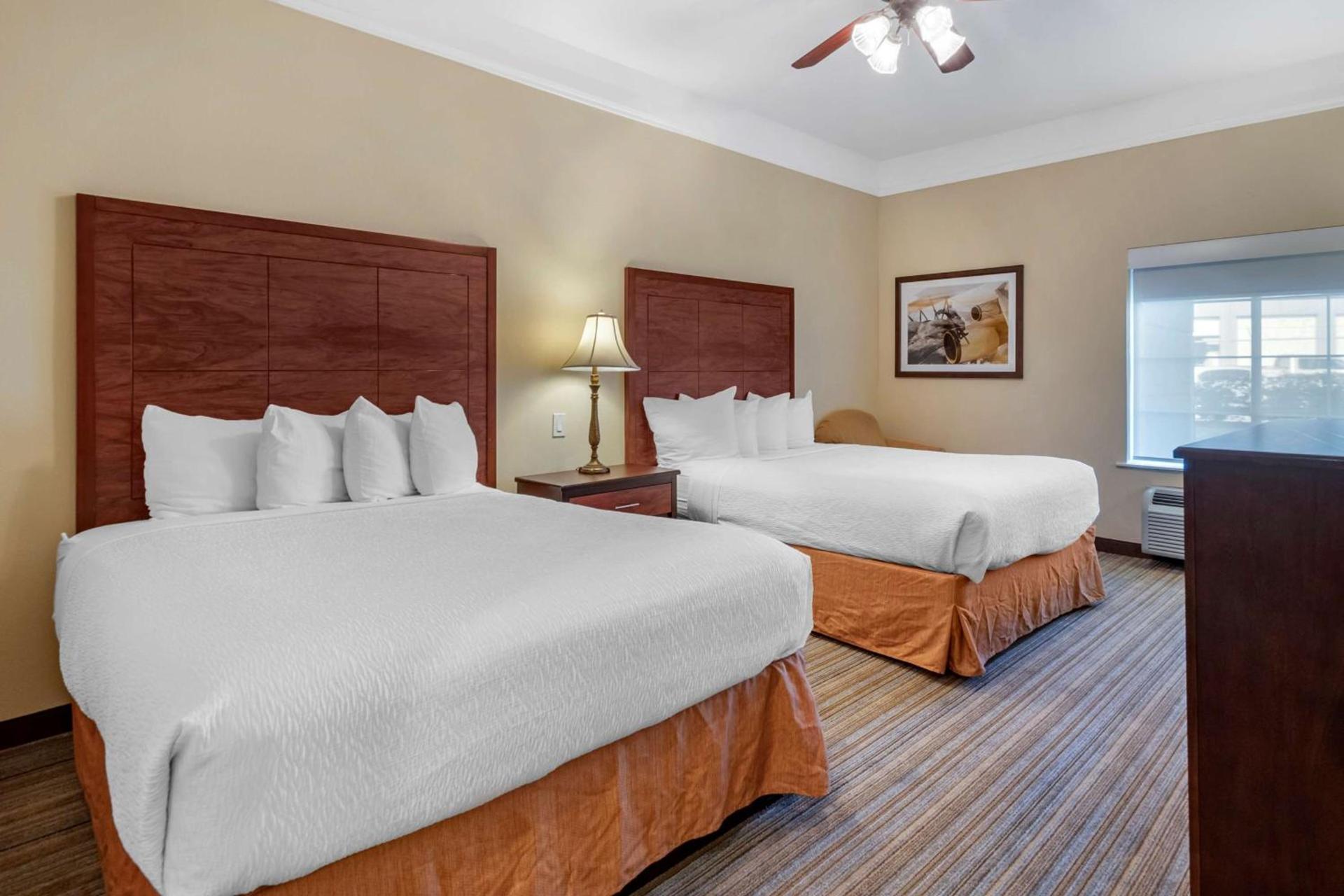 Best Western Plus Monica Royale Inn & Suites photo 5