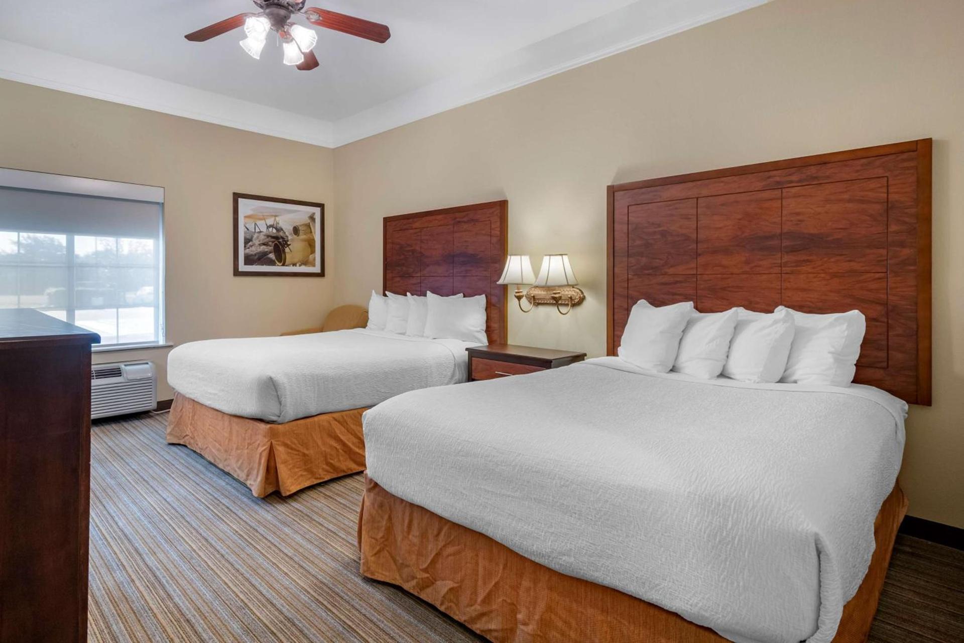Best Western Plus Monica Royale Inn & Suites photo 30