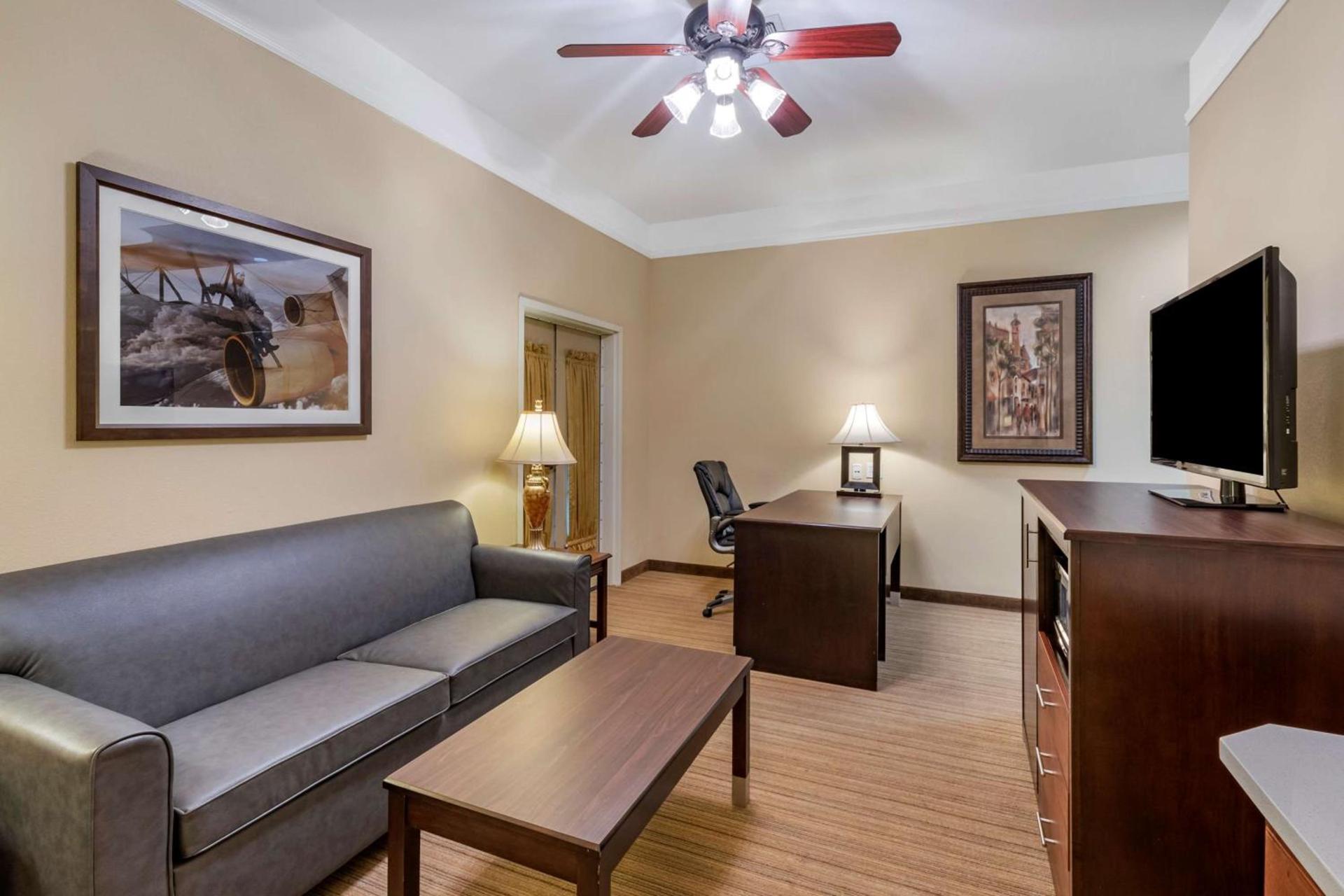 Best Western Plus Monica Royale Inn & Suites photo 23