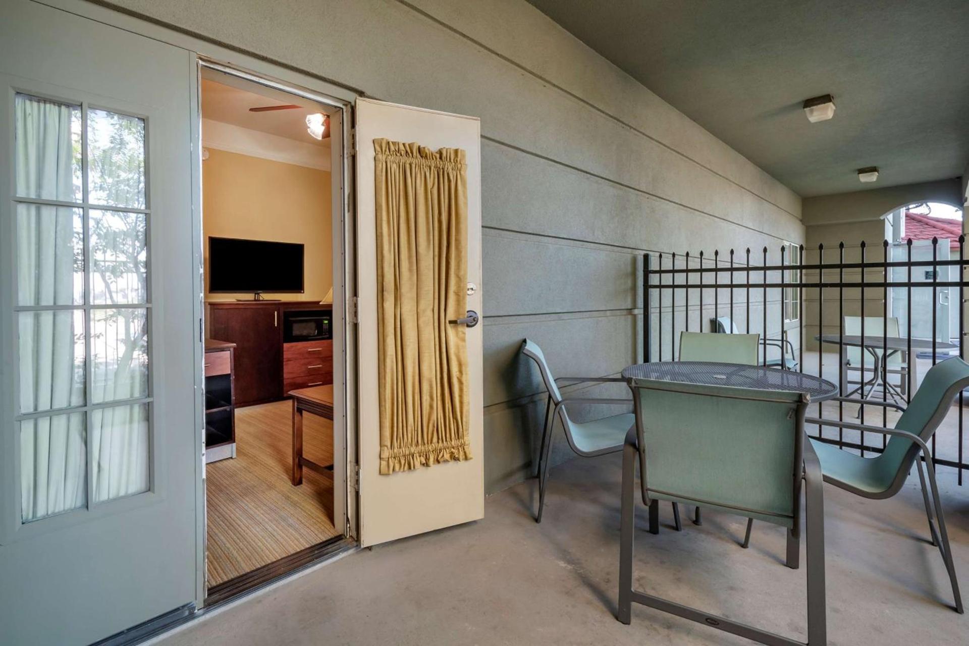 Best Western Plus Monica Royale Inn & Suites photo 24