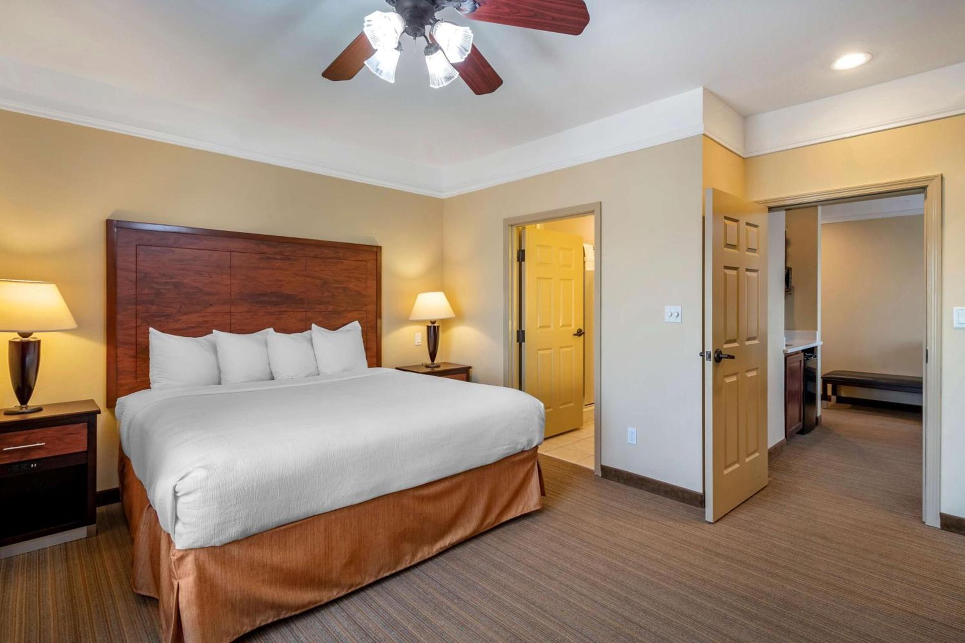 Best Western Plus Monica Royale Inn & Suites photo 27
