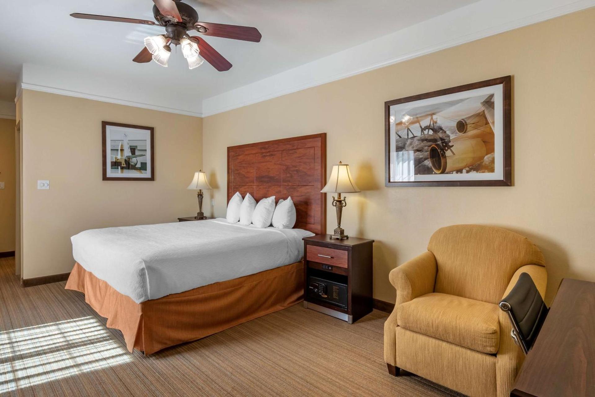 Best Western Plus Monica Royale Inn & Suites photo 14