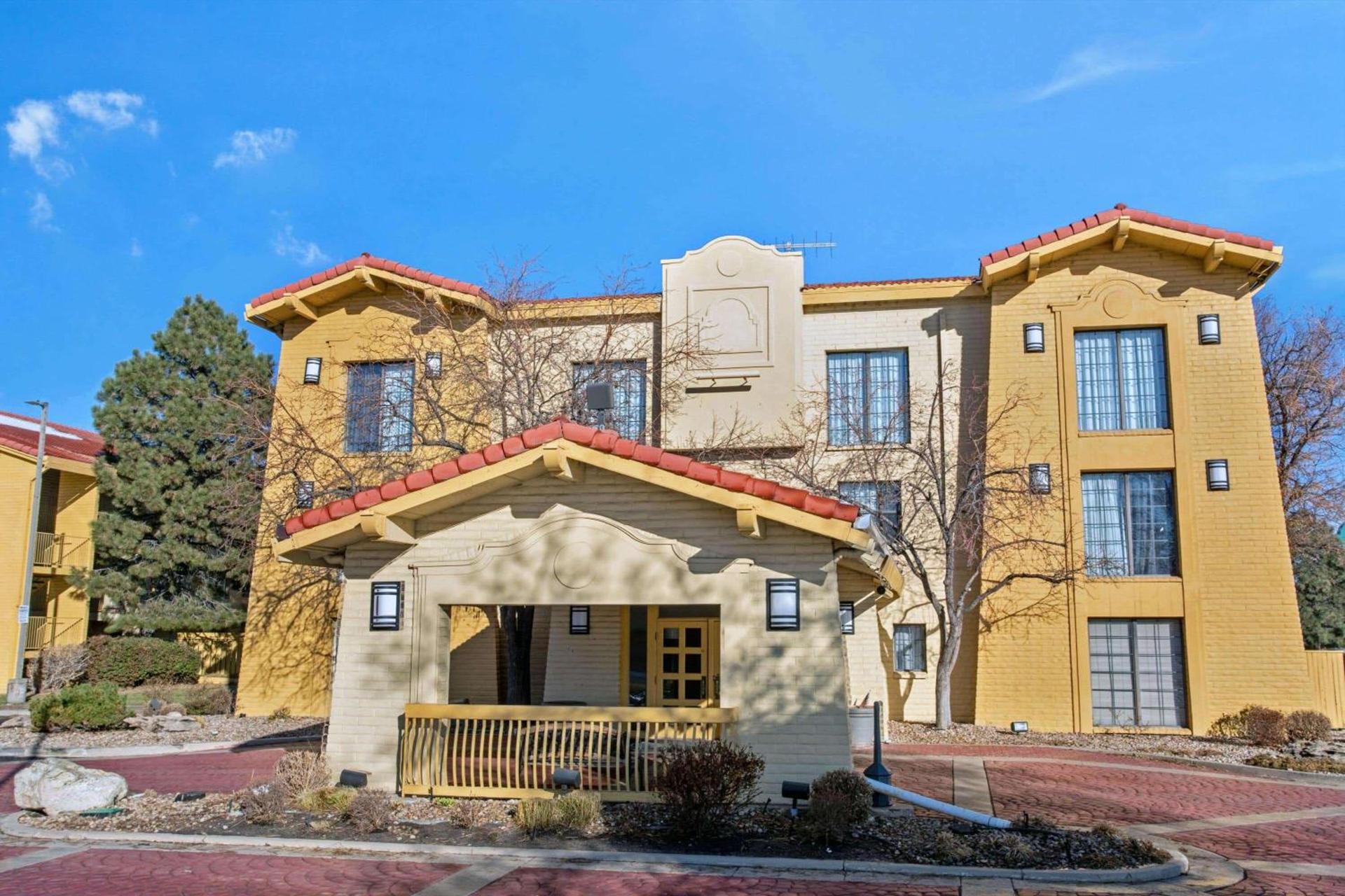 Travelodge by Wyndham Golden-Denver photo 3