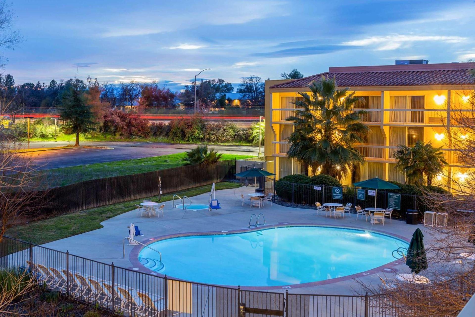 La Quinta by Wyndham Redding photo 17
