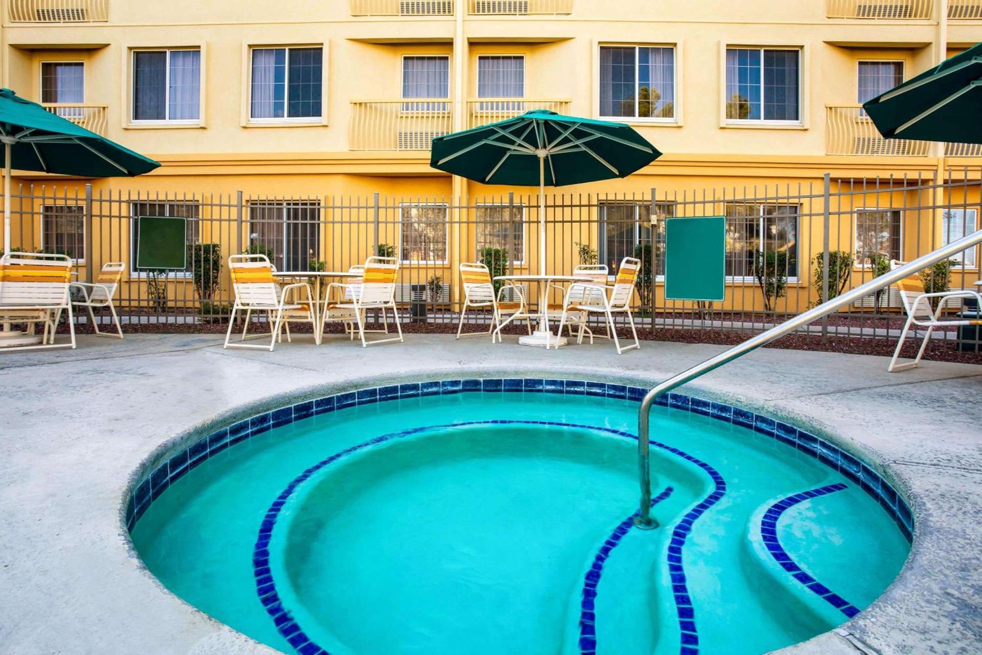 La Quinta by Wyndham Tucson Airport photo 7