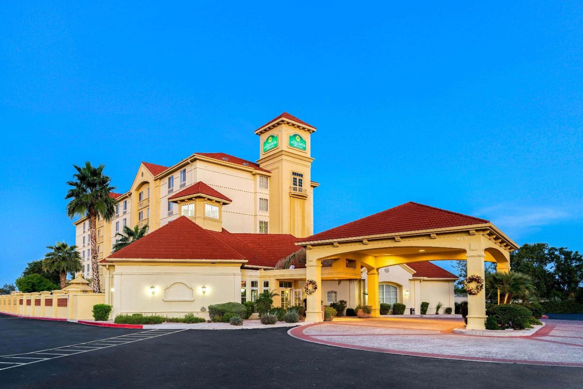 La Quinta Inn & Suites by Wyndham Mesa Superstition Springs — hotel in Mesa
