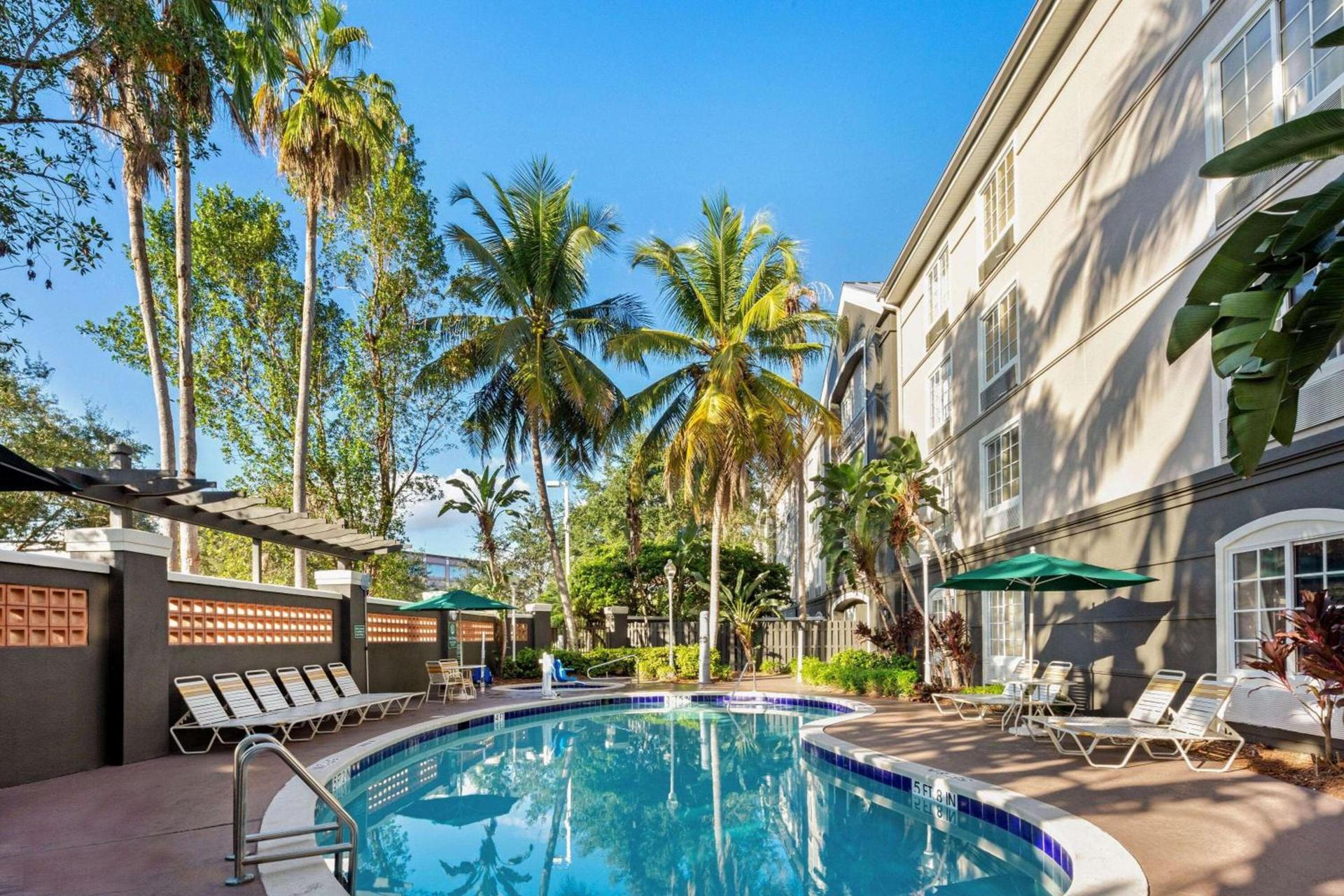 La Quinta by Wyndham Ft. Lauderdale Plantation photo 8