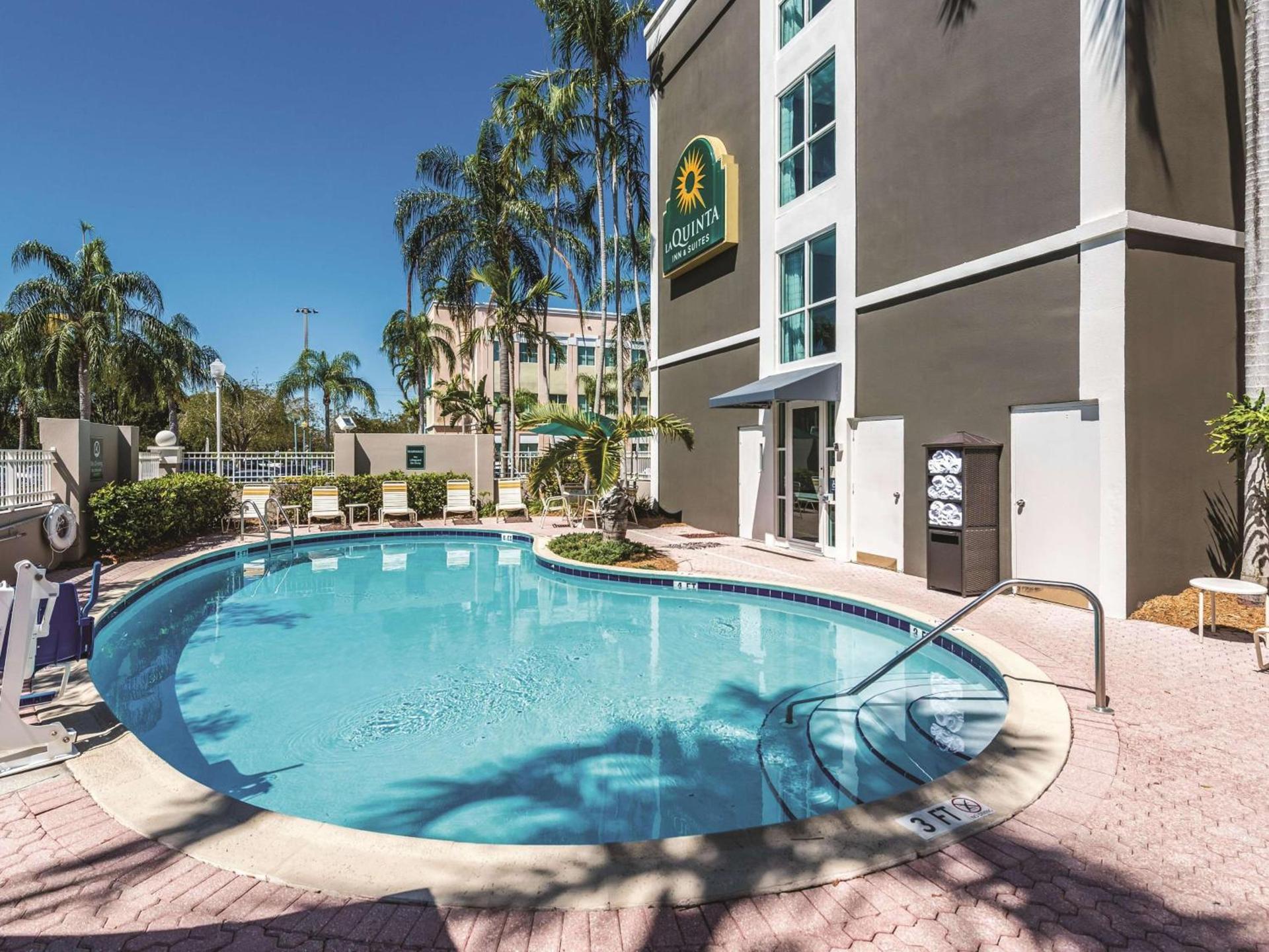 La Quinta by Wyndham Plantation at SW 6th St photo 2